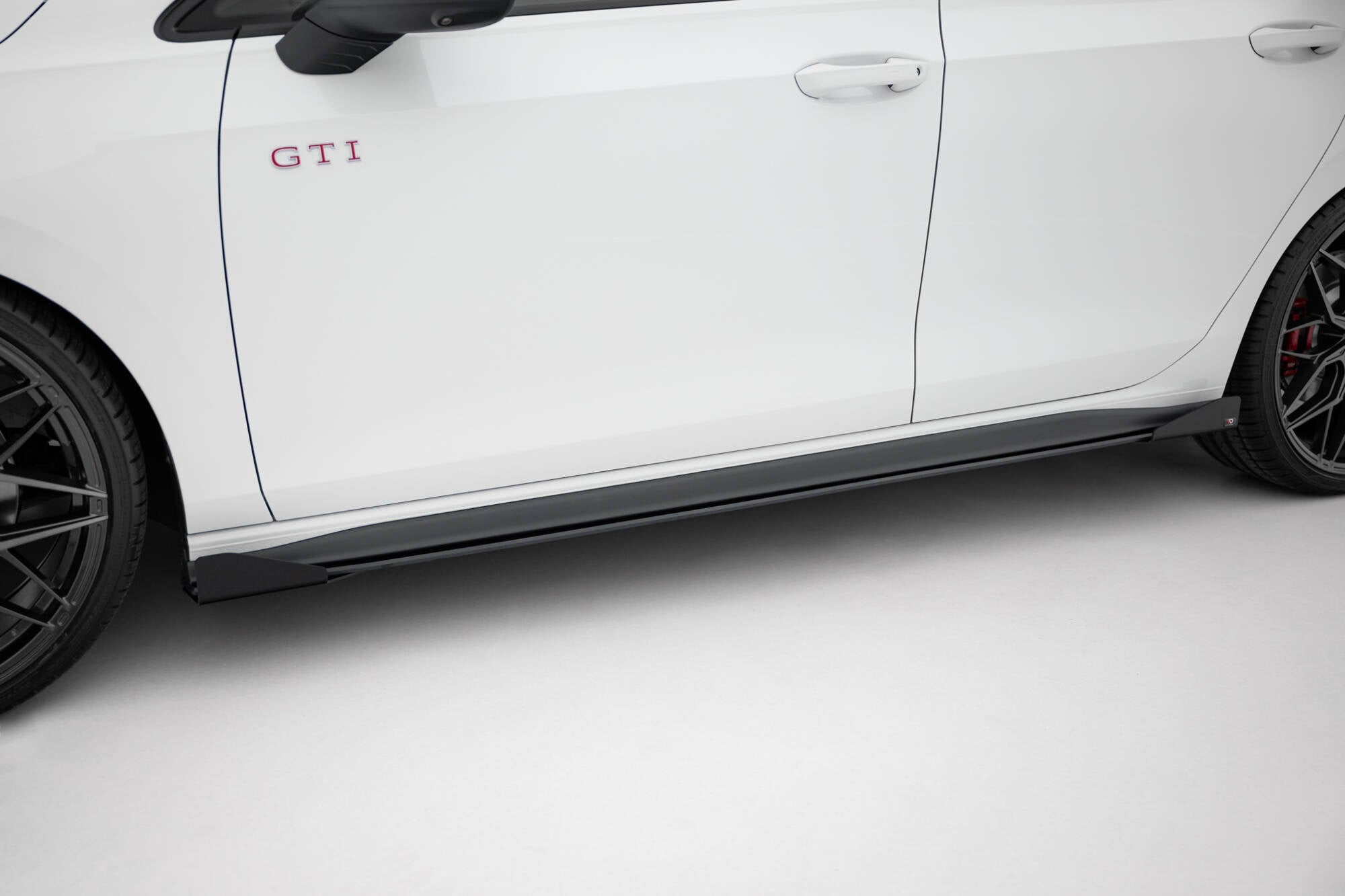 Maxton Design Side Flaps para Volkswagen Golf GTI / GTE / GTI Clubsport / R-Line Mk8 - imagen 1