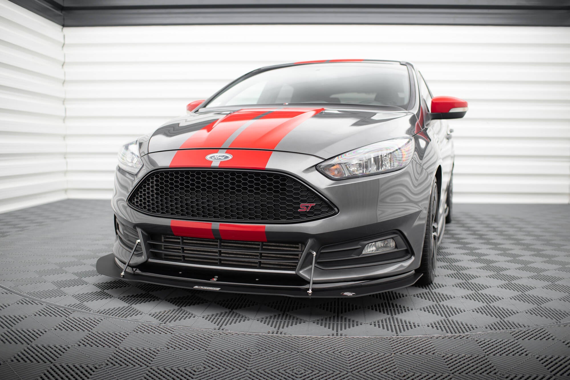 Maxton Design Hybrid Front Splitter V.1 para Ford Focus ST Mk3 Facelift - imagen 1