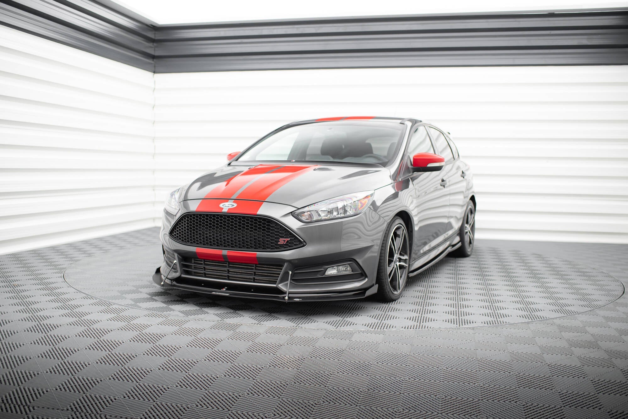 Maxton Design Hybrid Front Splitter V.2 para Ford Focus ST Mk3 Facelift - imagen 1
