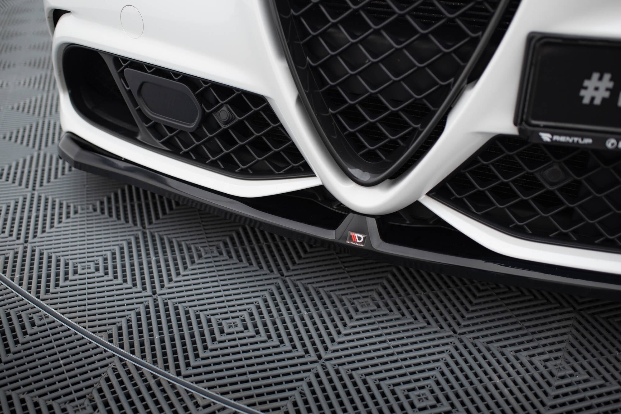 Maxton Design Splitter delantero para Alfa Romeo Giulia Quadrifoglio - imagen 3