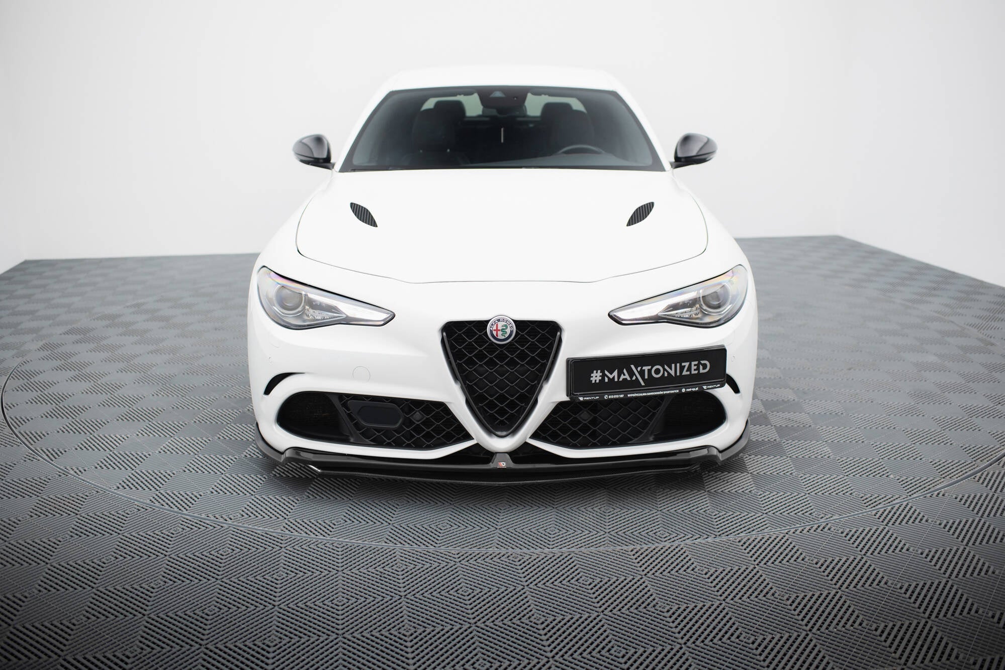 Maxton Design Splitter delantero para Alfa Romeo Giulia Quadrifoglio - imagen 4