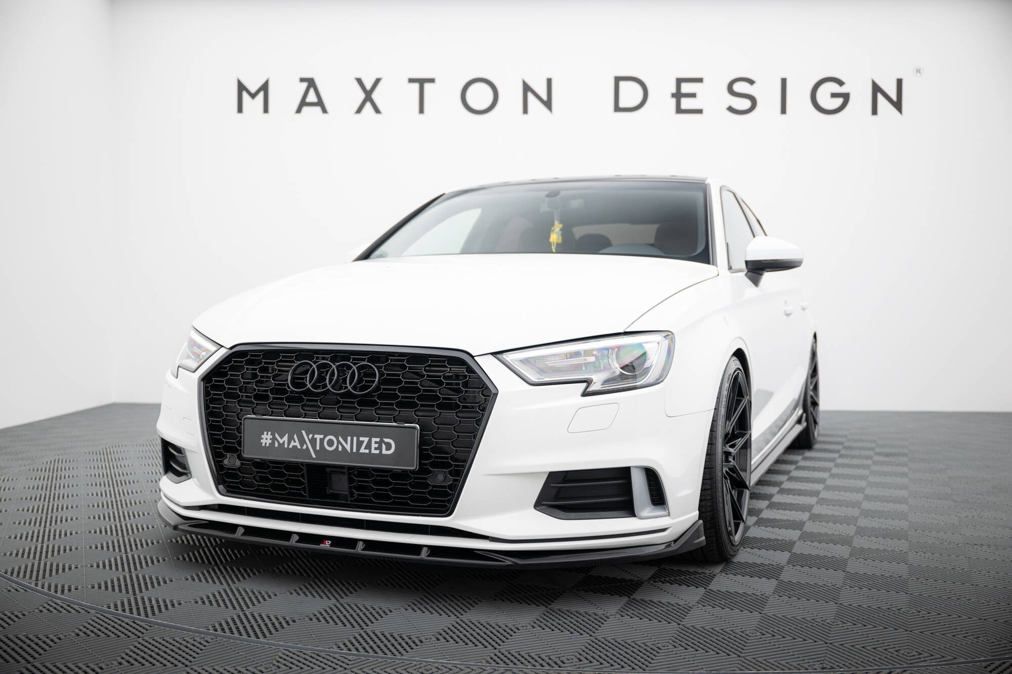 Maxton Design Splitter delantero para Audi A3 Sedan 8V Facelift - imagen 1