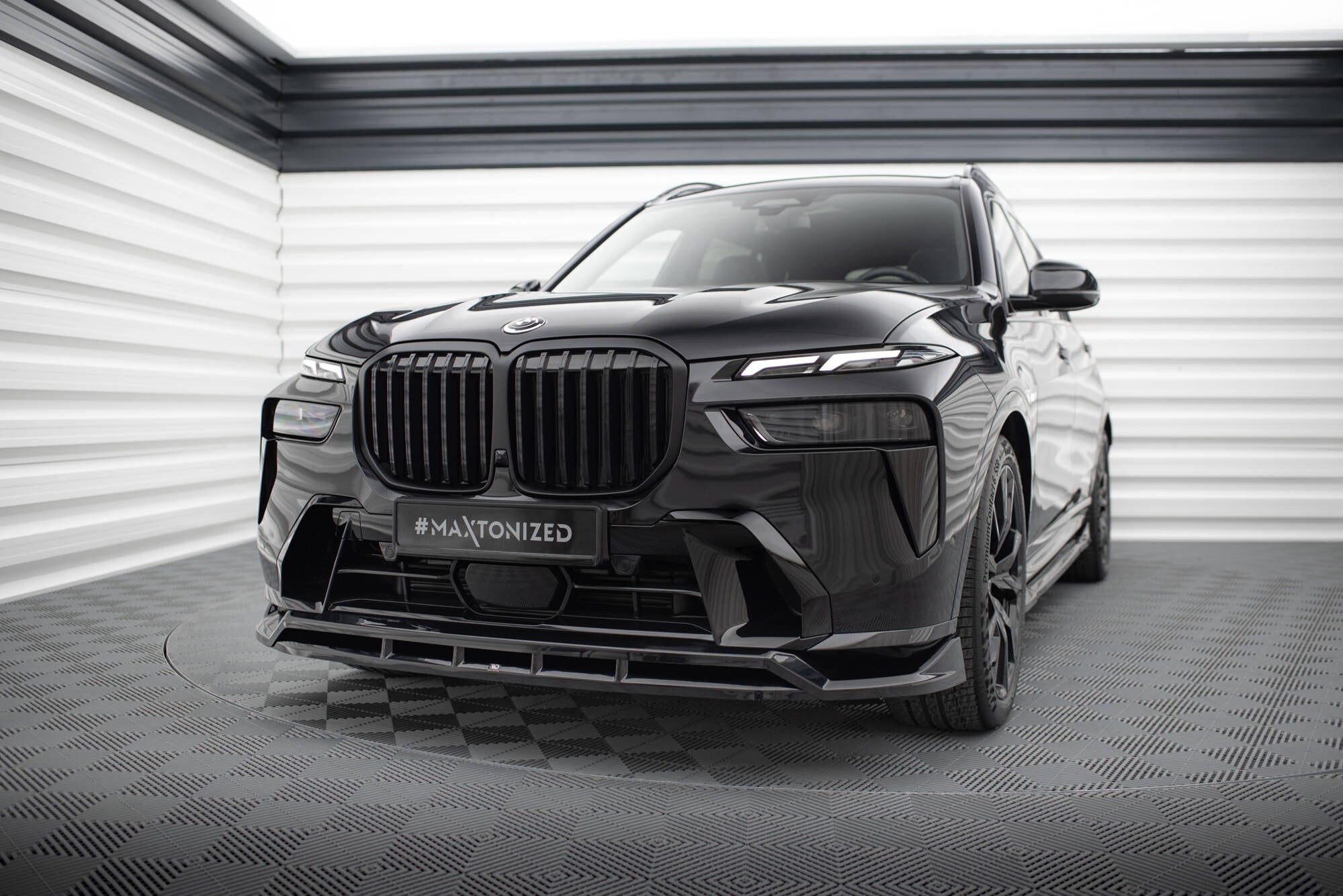 Maxton Design Splitter delantero para BMW X7 M-Pack G07 Facelift - imagen 1
