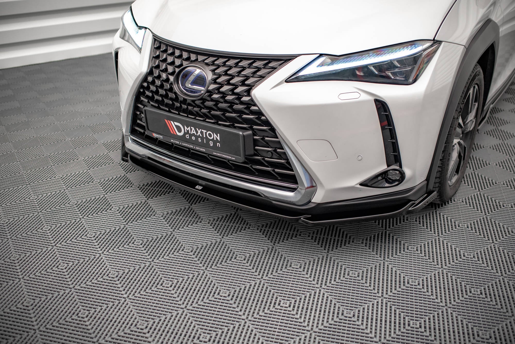 Maxton Design Splitter delantero para Lexus UX Mk1 - imagen 1