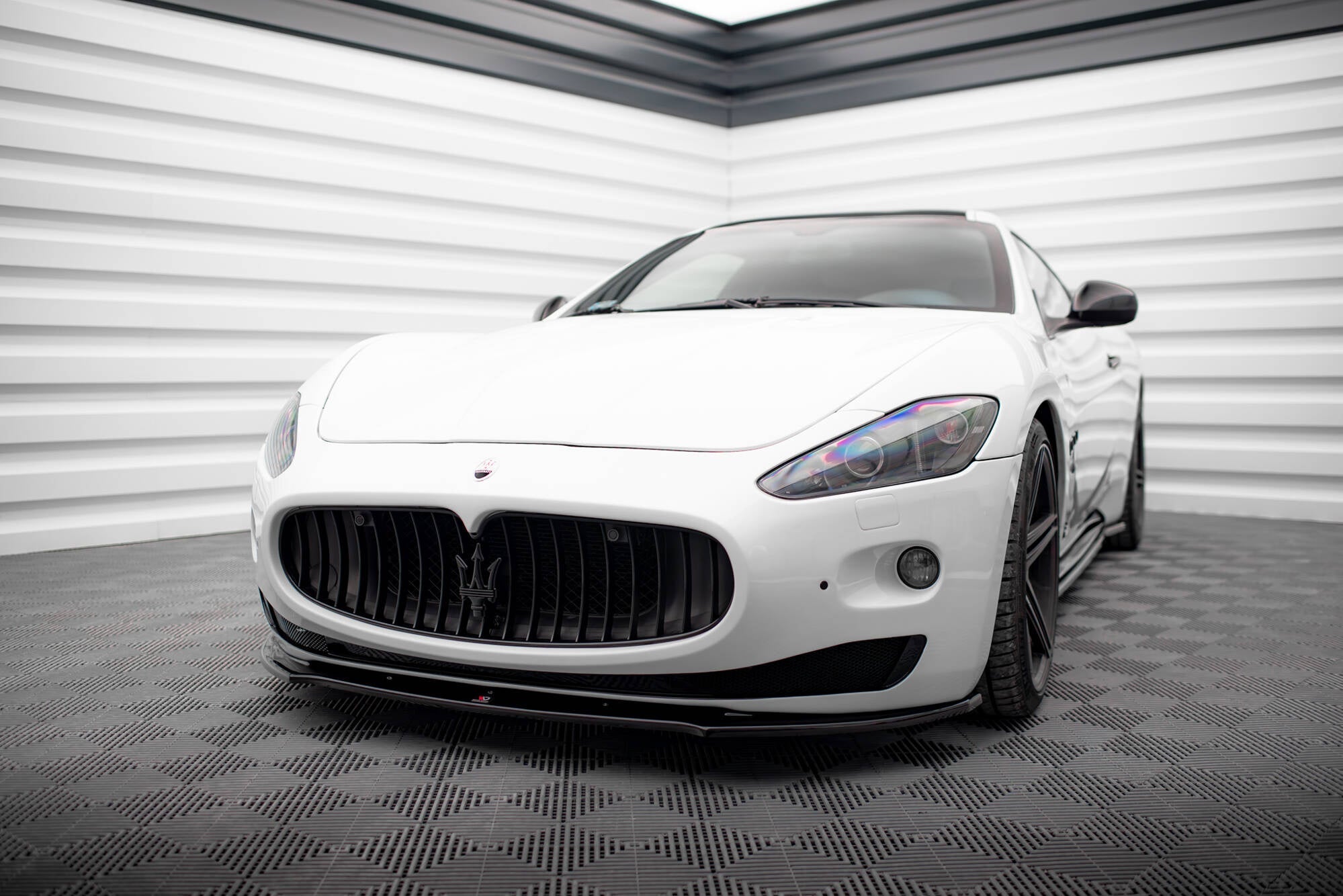 Maxton Design Splitter delantero para Maserati Granturismo Mk1 - imagen 1
