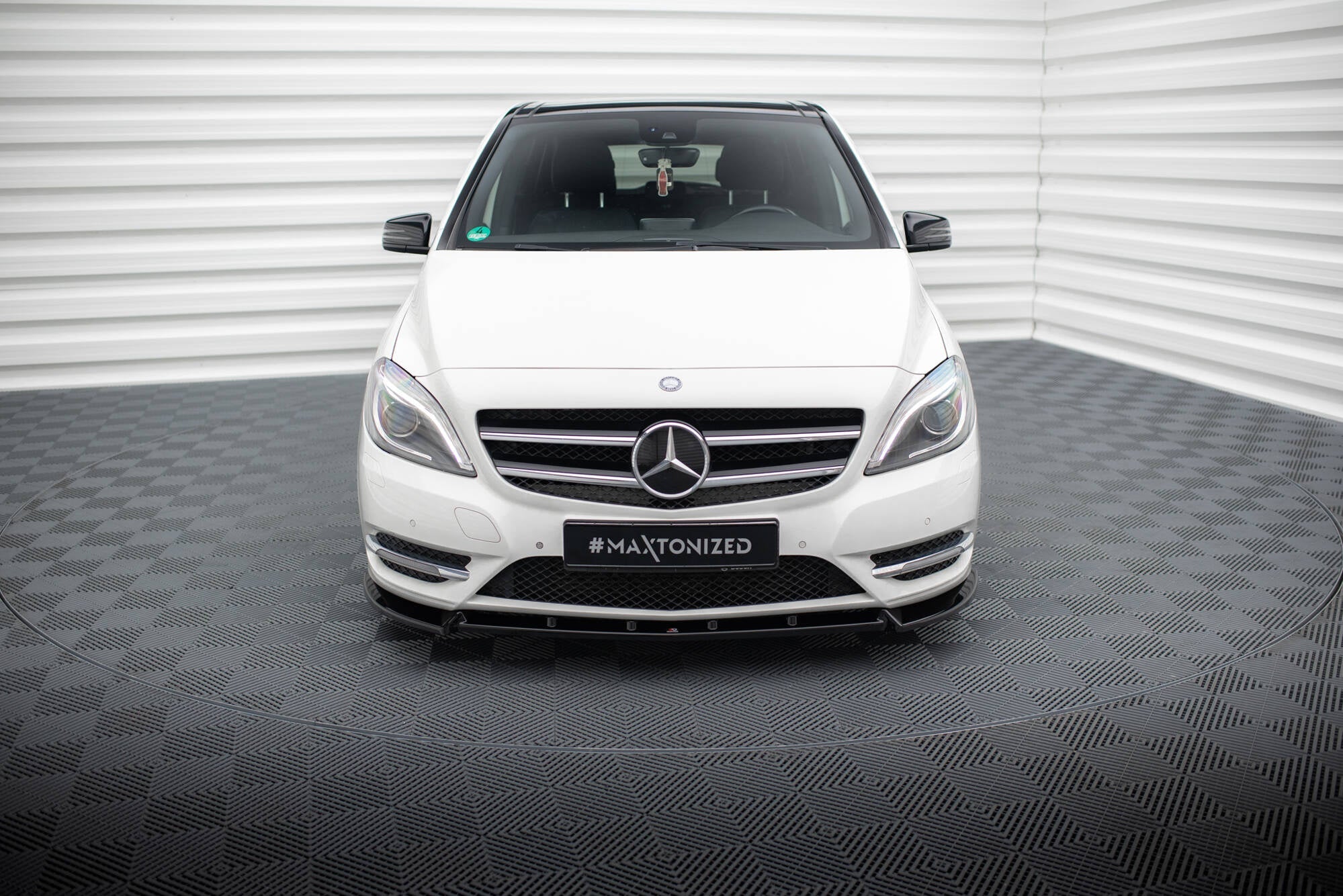 Maxton Design Splitter delantero para Mercedes-Benz B W246 - imagen 2