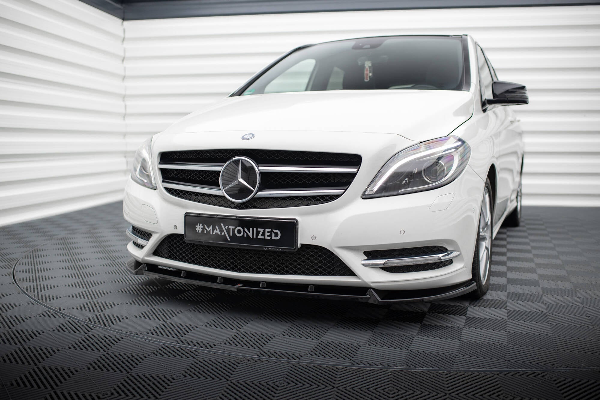 Maxton Design Splitter delantero para Mercedes-Benz B W246 - imagen 1