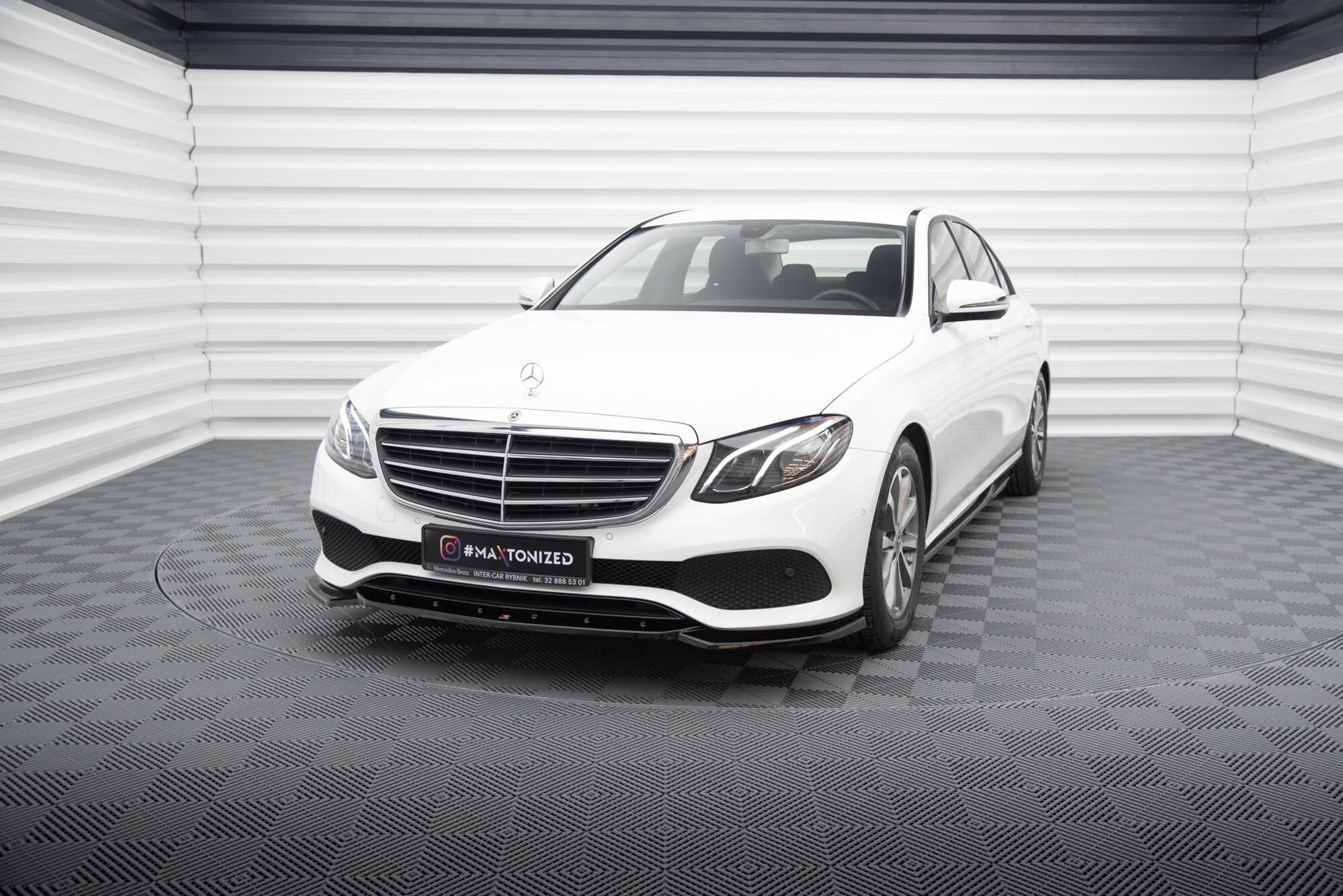 Maxton Design Splitter delantero para Mercedes-Benz E W213 - imagen 4
