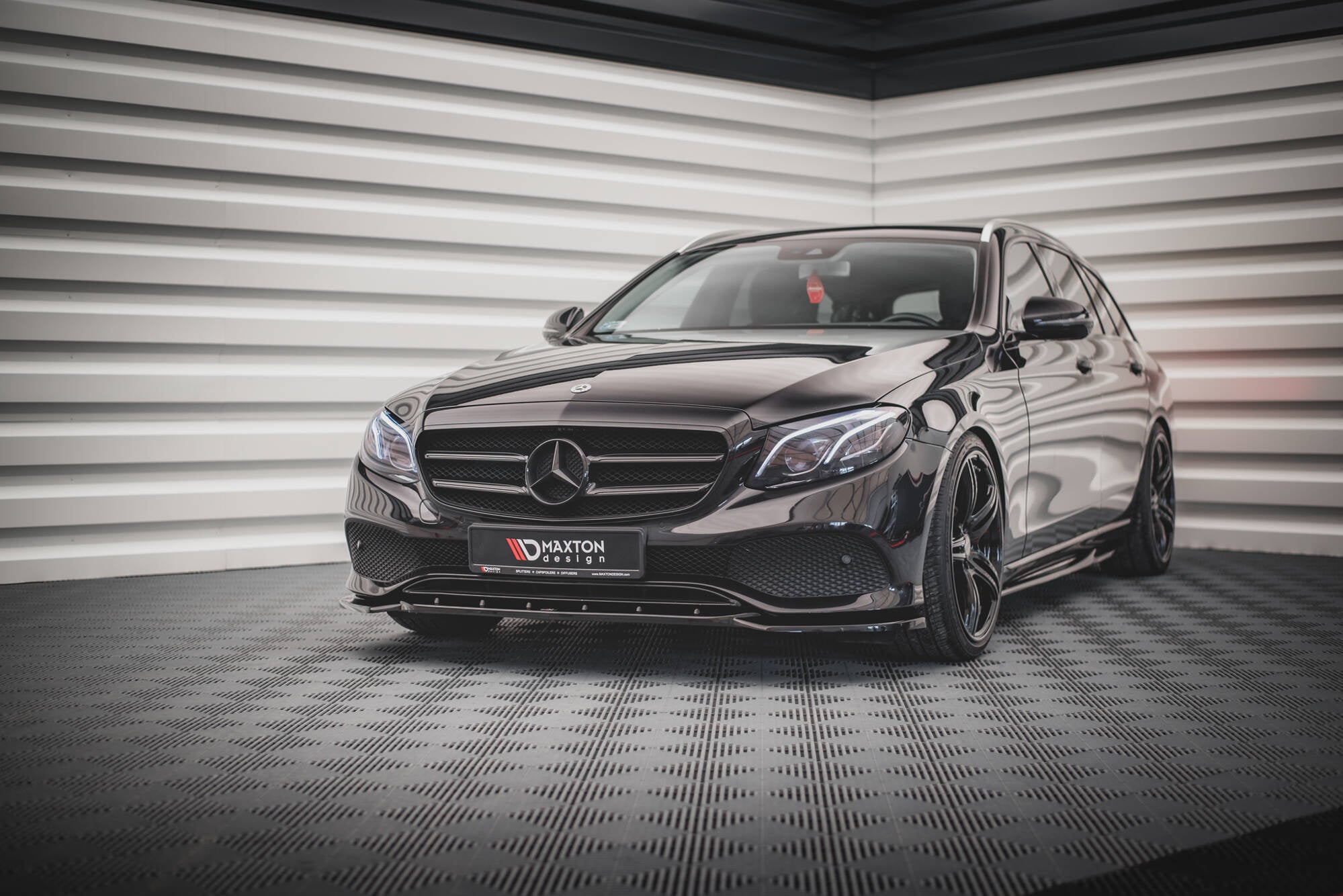 Maxton Design Splitter delantero para Mercedes-Benz E W213 - imagen 1