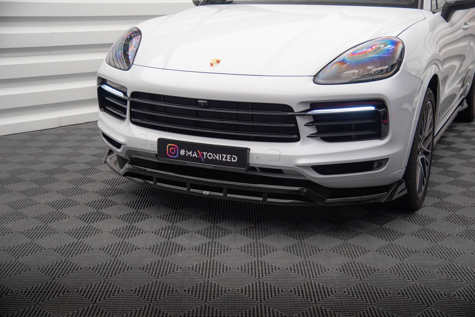 Maxton Design Splitter delantero para Porsche Cayenne Coupe / SUV Mk3 - imagen 1