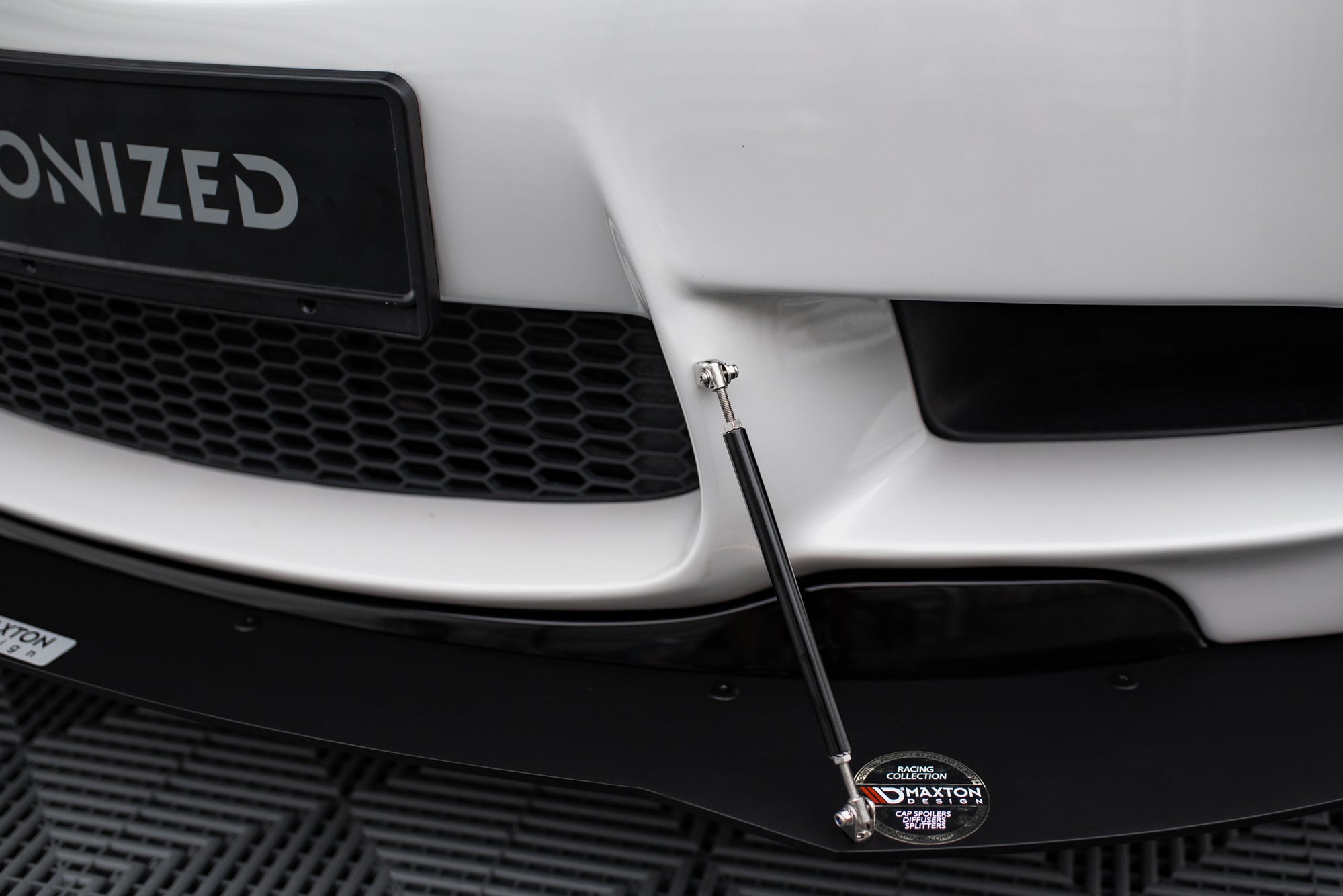 Maxton Design Front Racing Splitter para BMW M3 E92 / E93 - imagen 2