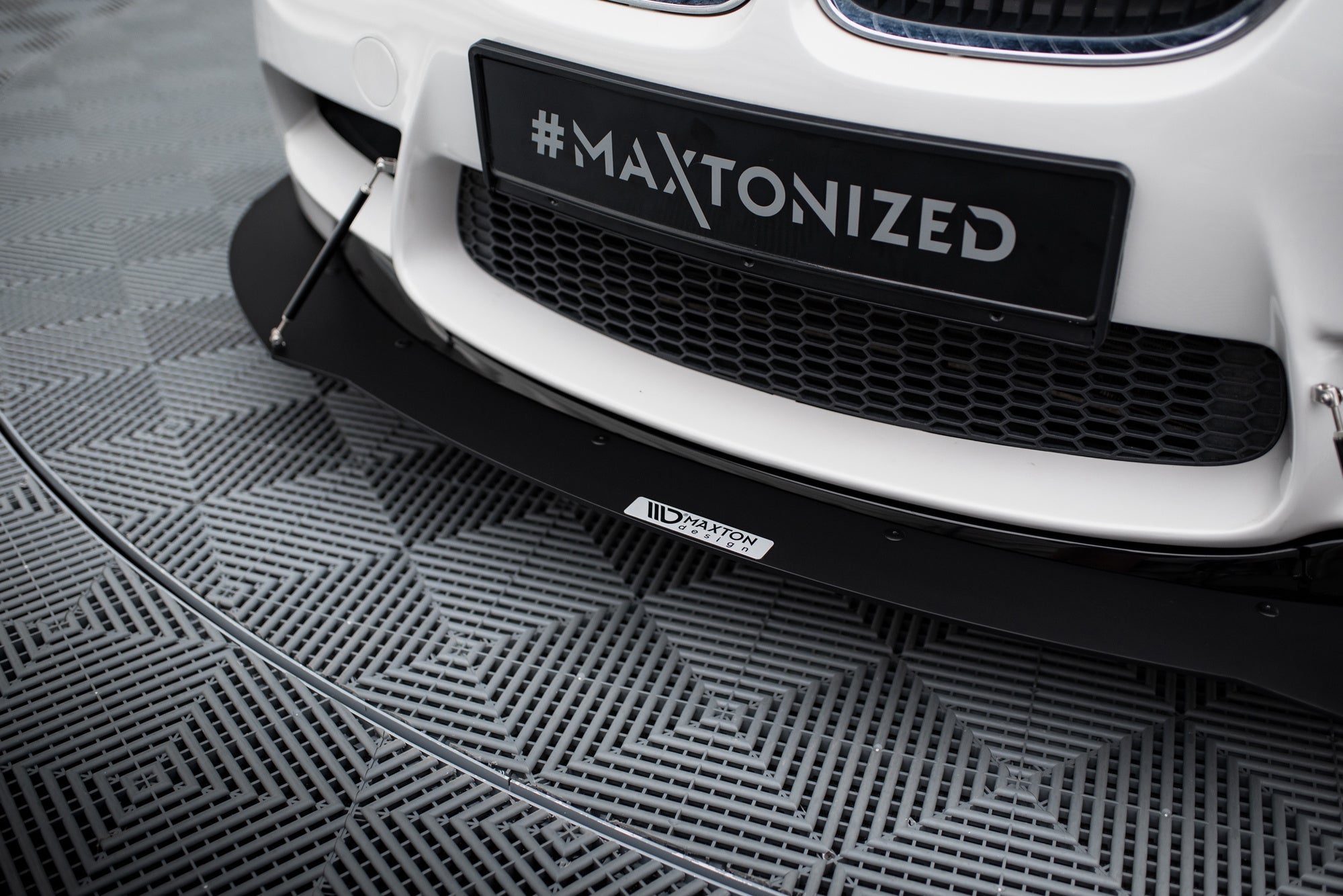 Maxton Design Front Racing Splitter para BMW M3 E92 / E93 - imagen 3