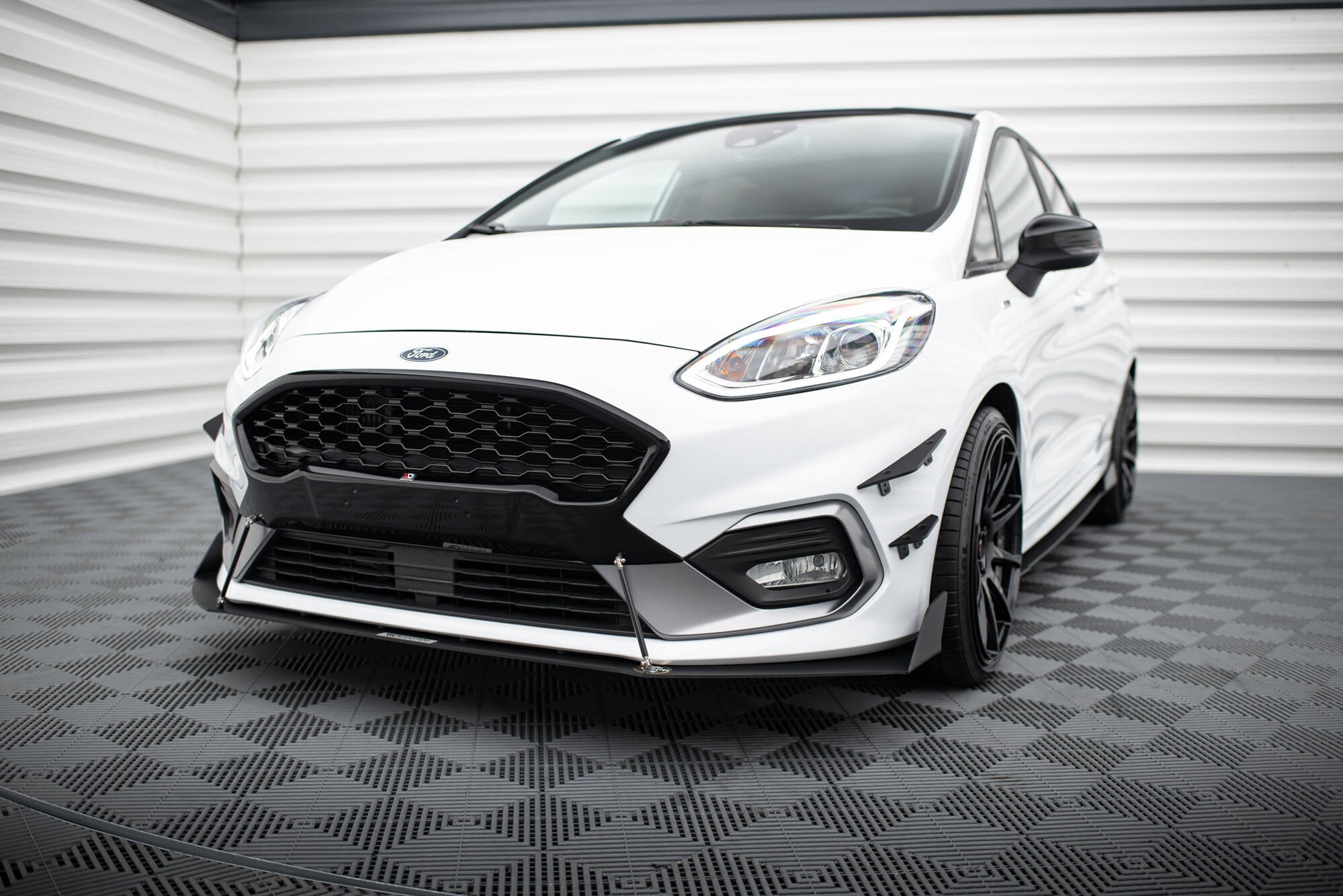 Maxton Design Front Racing Splitter V.1 para Ford Fiesta Mk8 ST / ST-Line - imagen 1