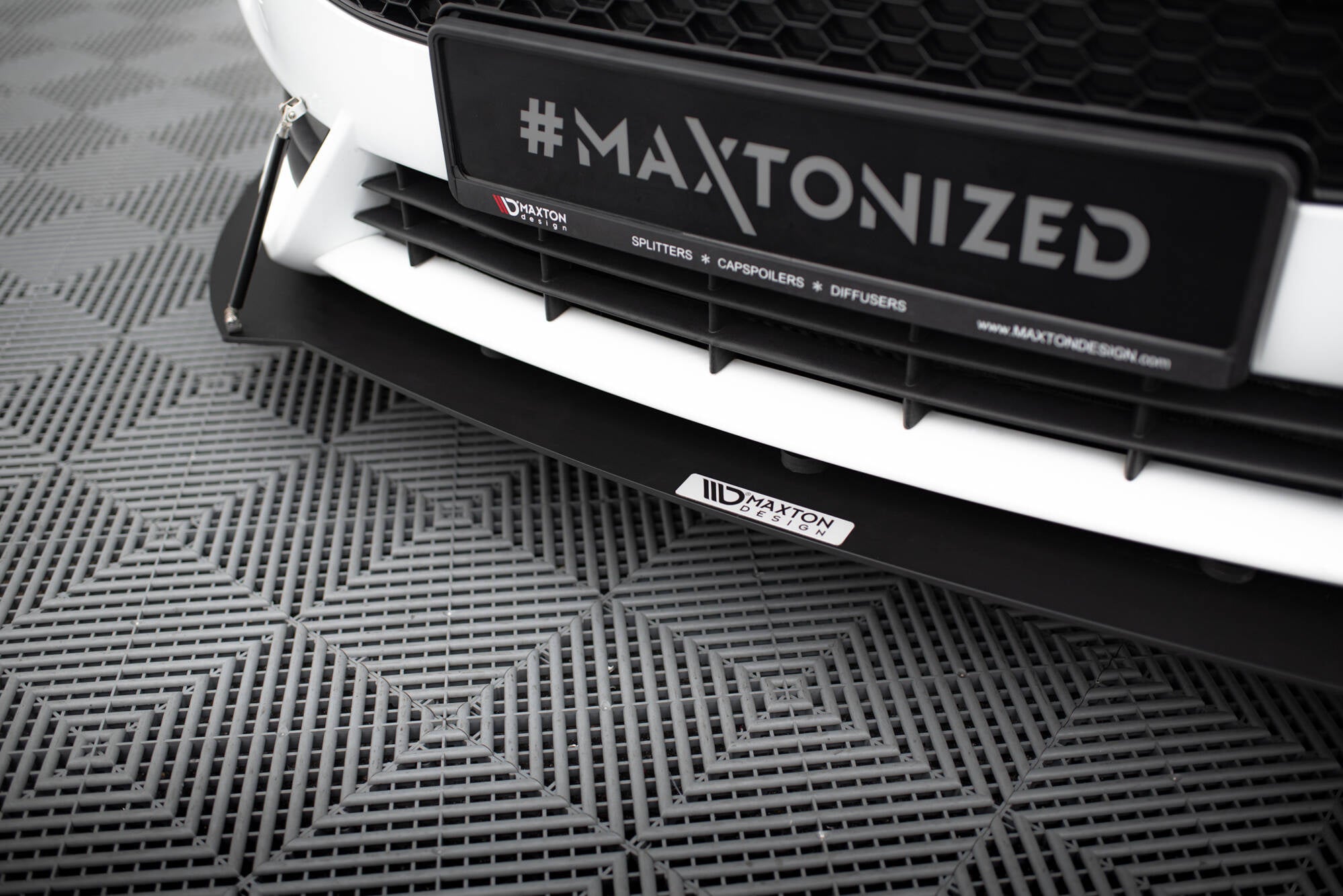 Maxton Design Splitter delantero Racing V.1 para Ford Fiesta ST Mk7 Facelift - imagen 3