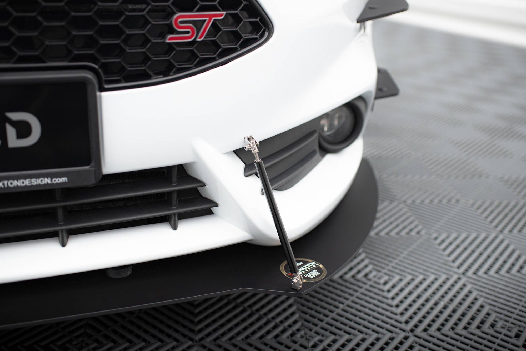 Maxton Design Splitter delantero Racing V.1 para Ford Fiesta ST Mk7 Facelift - imagen 4