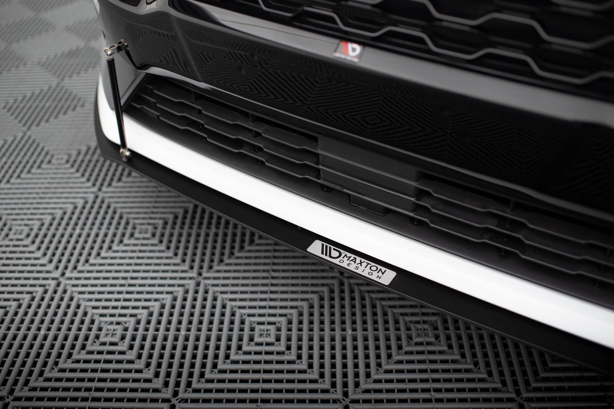 Maxton Design Front Racing Splitter V.2 para Ford Fiesta Mk8 ST / ST-Line - imagen 3