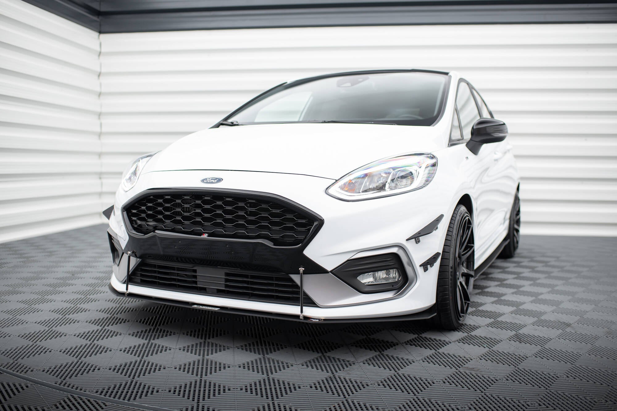 Maxton Design Front Racing Splitter V.2 para Ford Fiesta Mk8 ST / ST-Line - imagen 1