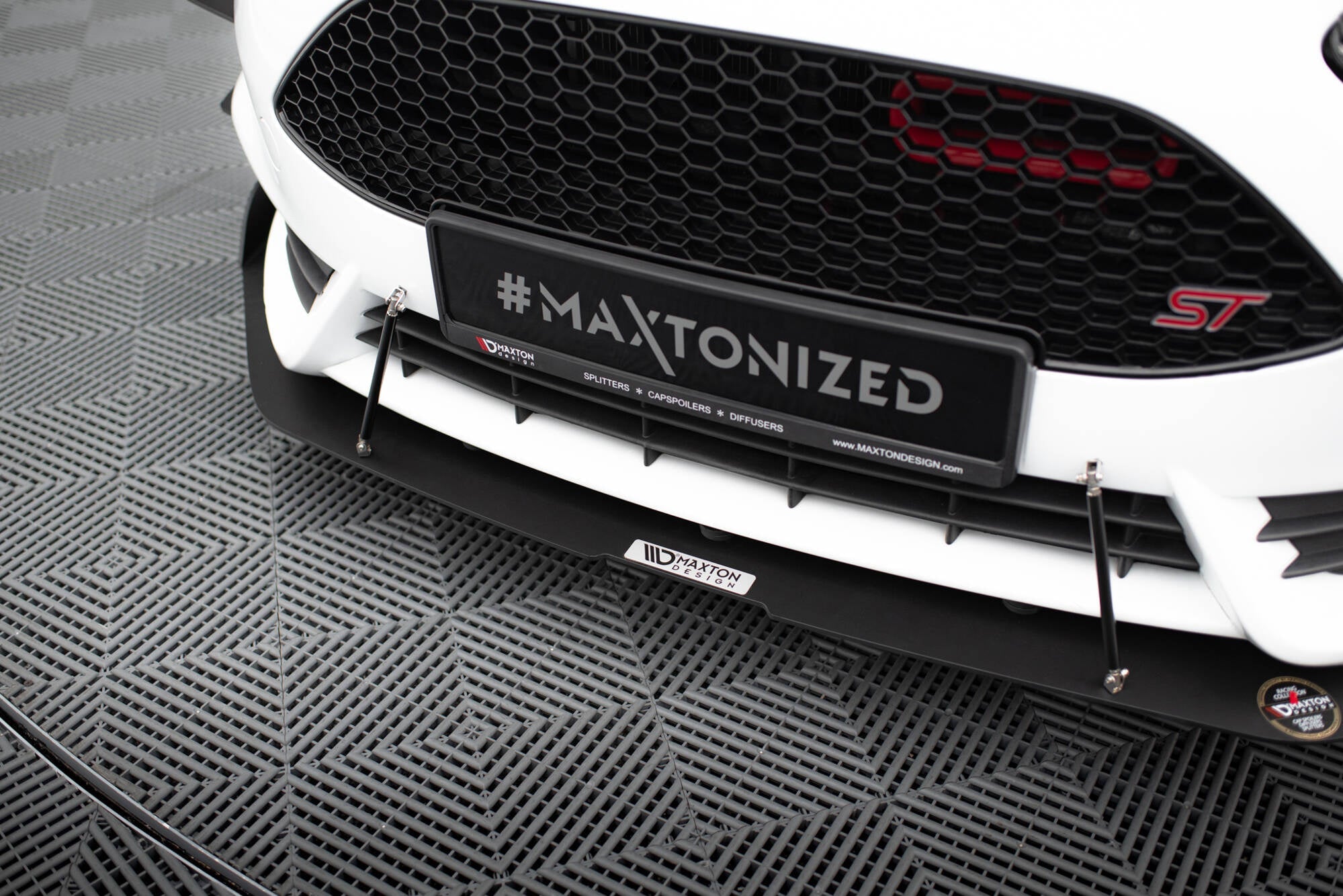 Maxton Design Splitter delantero Racing V.2 para Ford Fiesta ST Mk7 Facelift - imagen 3