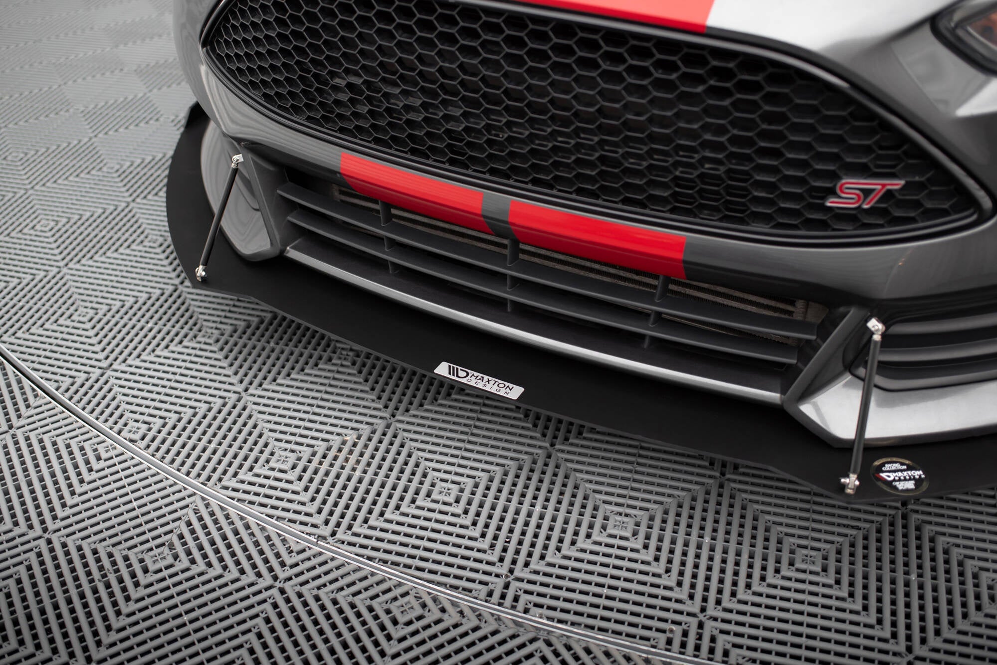 Maxton Design Racing Front Splitter V.2 para Ford Focus ST Mk3 Facelift - imagen 3