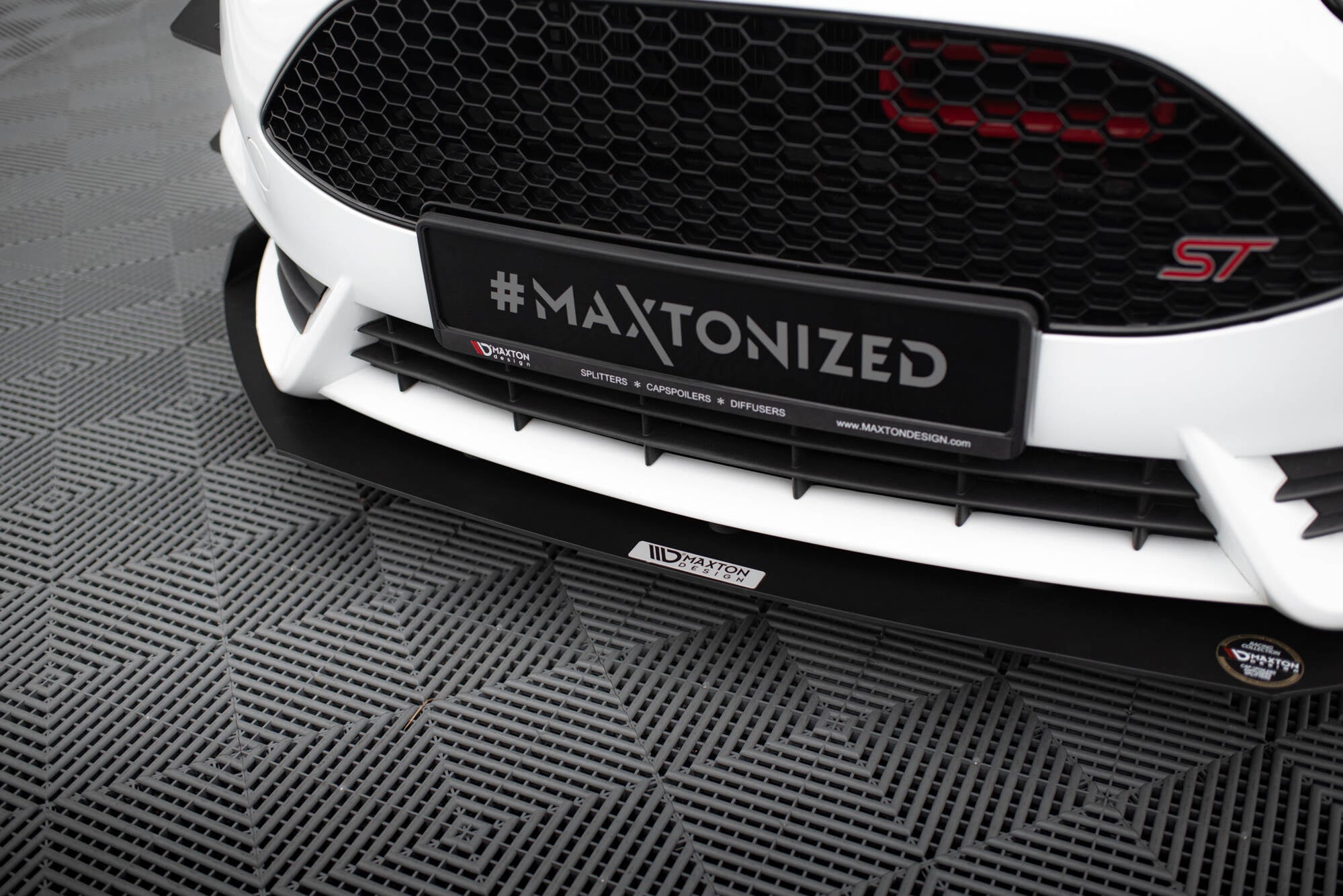 Maxton Design Splitter delantero Racing V.3 para Ford Fiesta ST Mk7 Facelift - imagen 1