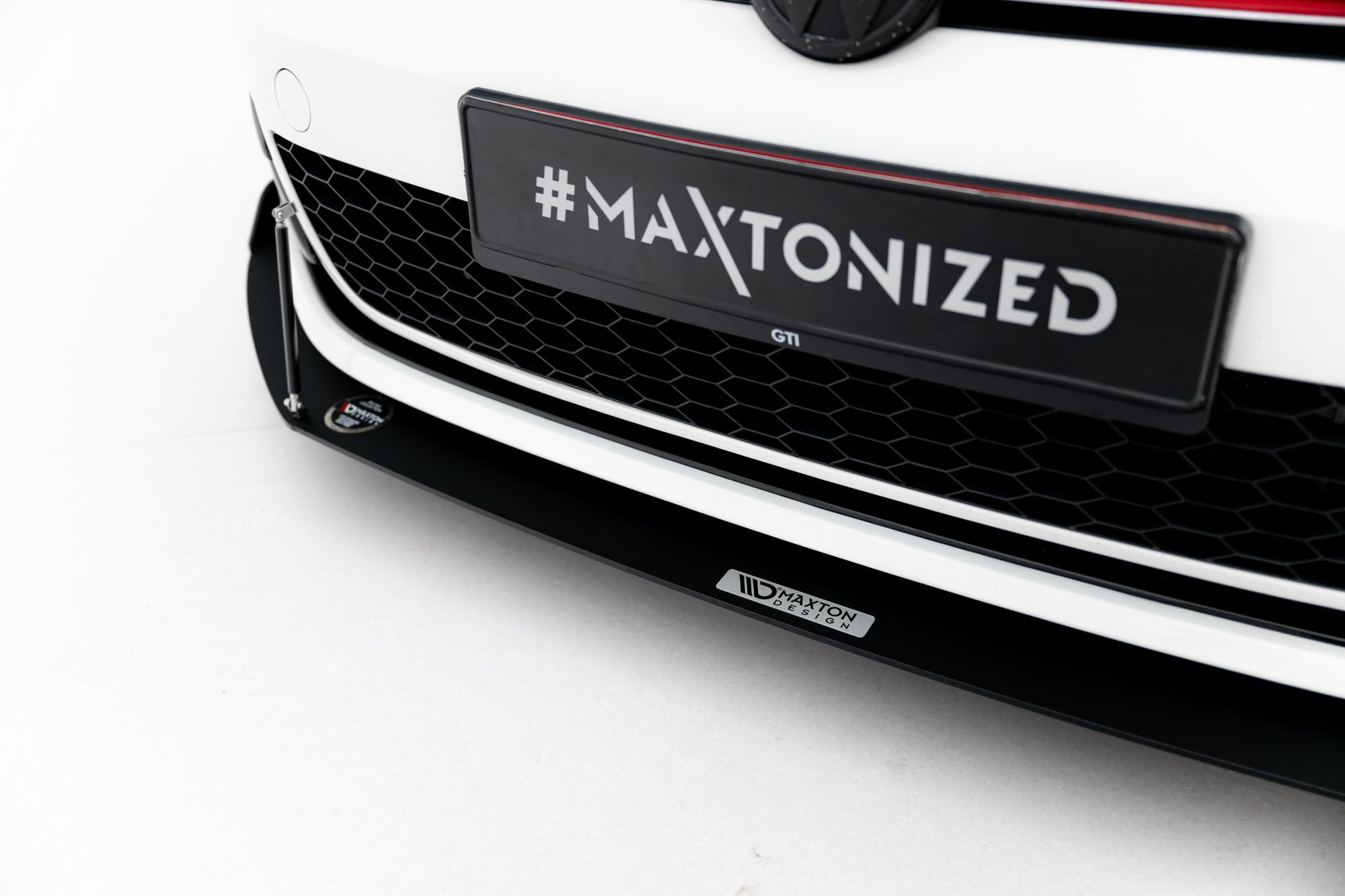 Maxton Design Front Racing Splitter para Volkswagen Golf GTI / GTD Mk7 - imagen 3