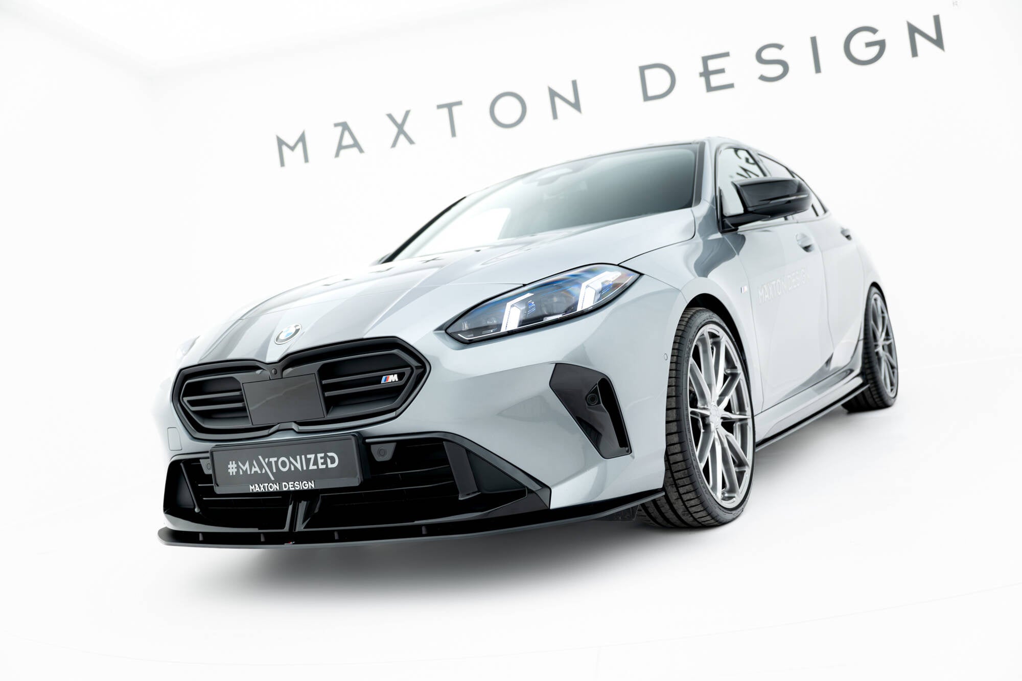 Maxton Design Street Pro Front Splitter para BMW M135i F70 - imagen 1