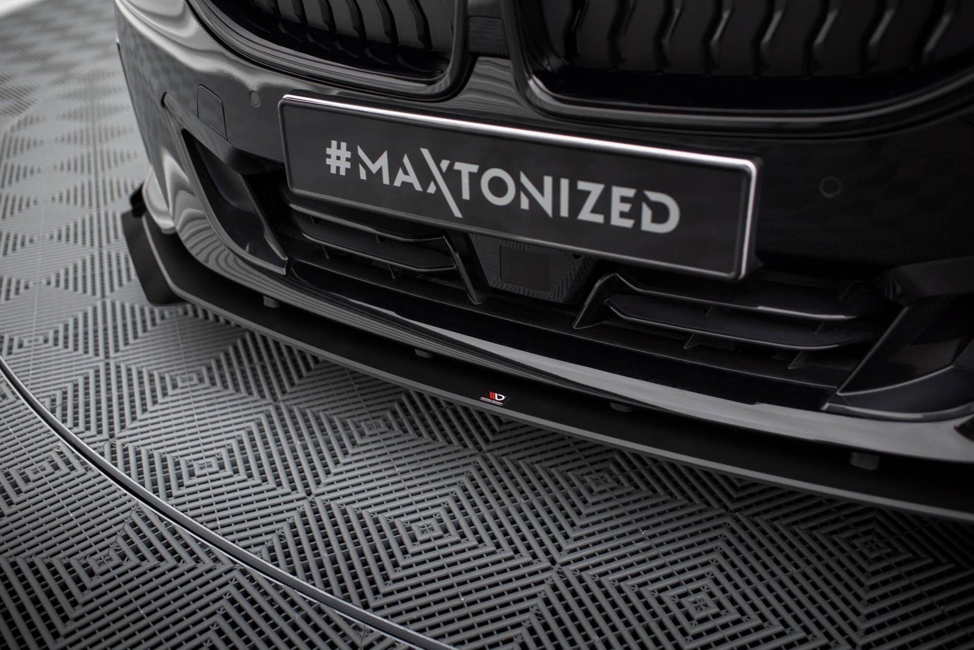 Maxton Design Street Pro Front Splitter + Flaps para BMW 2 Coupe G42 - imagen 3