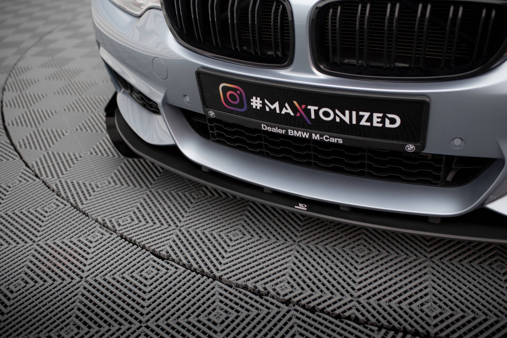 Maxton Design Street Pro Front Splitter + Flaps para BMW 4 Coupe / Gran Coupe / Cabrio M-Pack F32 / F36 / F33 - imagen 3