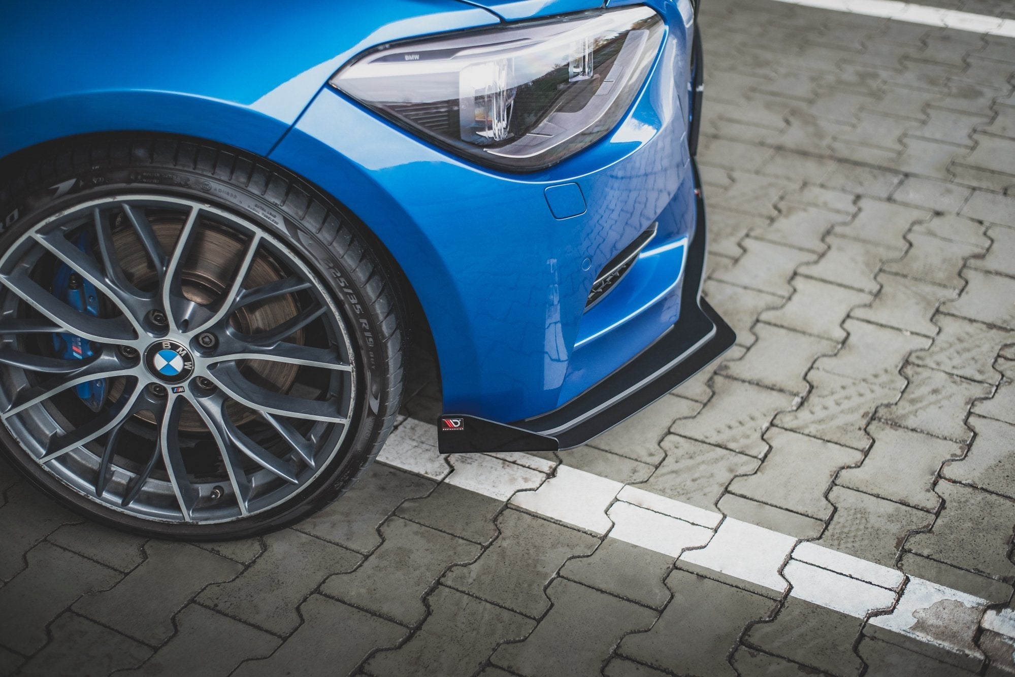 Maxton Design Street Pro Front Splitter + Flaps para BMW M135i F20 - imagen 4