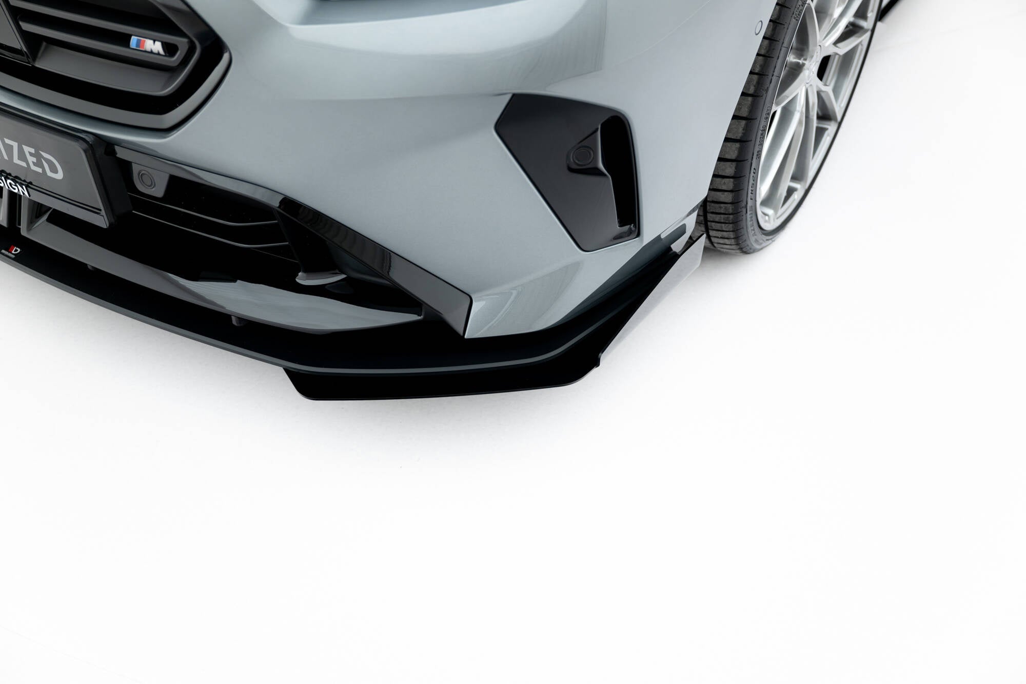 Maxton Design Street Pro Front Splitter + Flaps para BMW M135i F70 - imagen 3