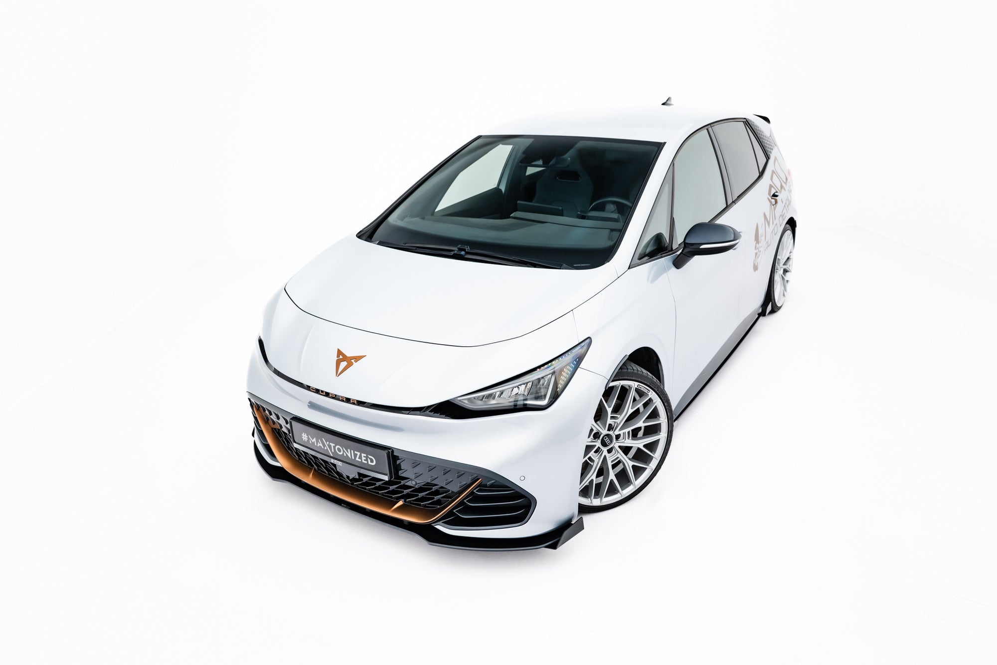 Maxton Design Street Pro Front Splitter + Flaps para Cupra Born Mk1 - imagen 1