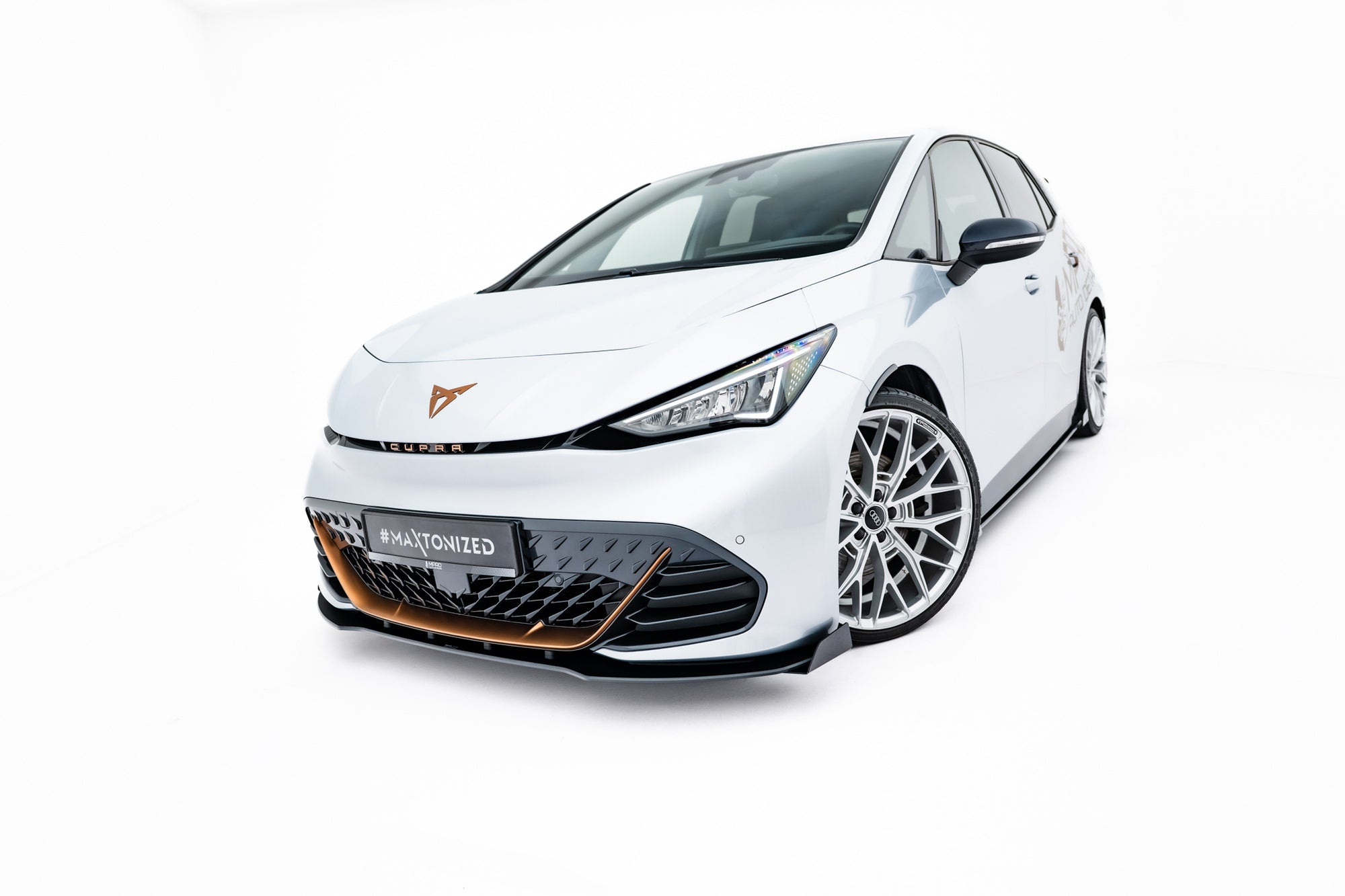 Maxton Design Street Pro Front Splitter + Flaps para Cupra Born Mk1 - imagen 6