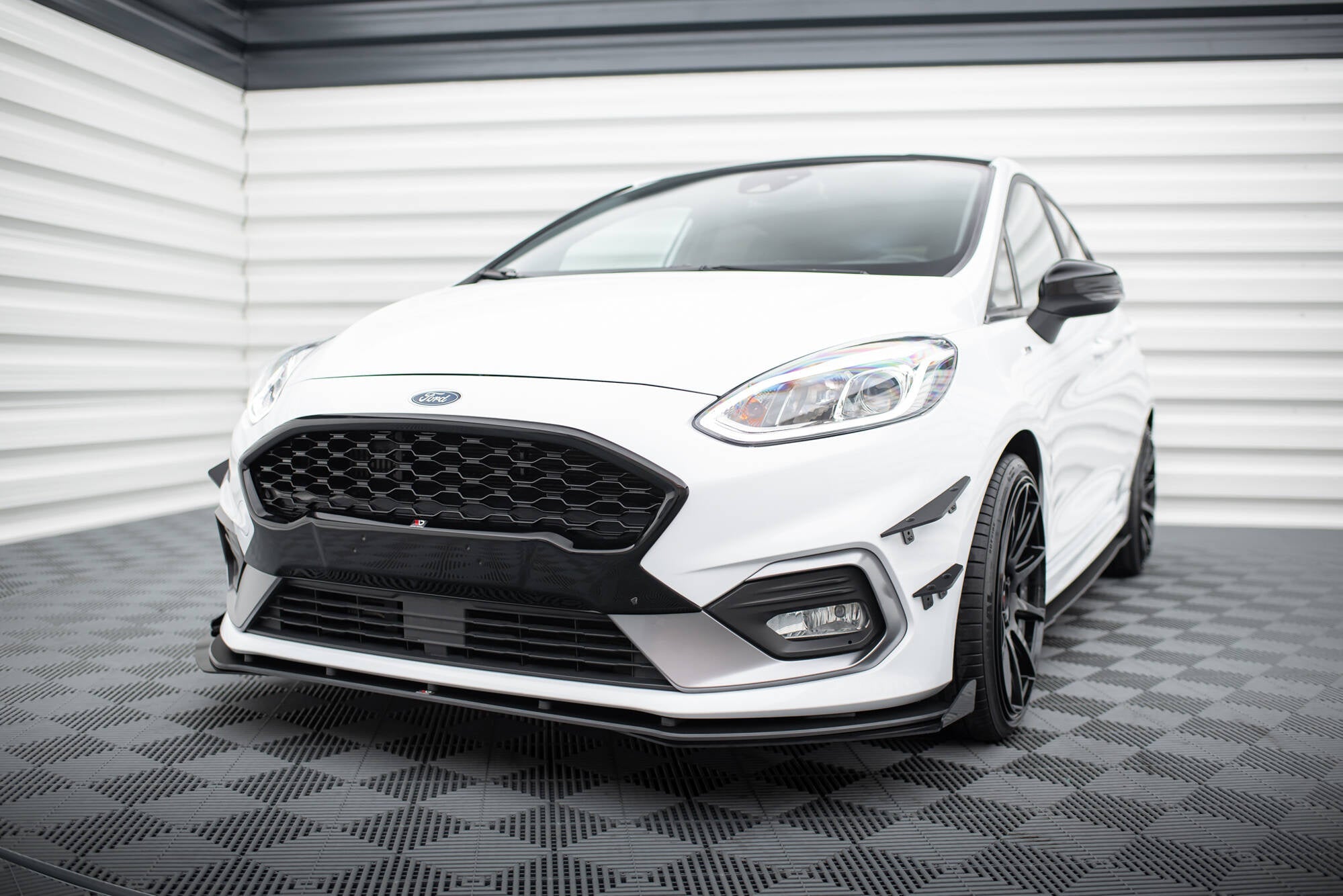 Maxton Design Street Pro Front Splitter + Flaps para Ford Fiesta Mk8 ST / ST-Line - imagen 1