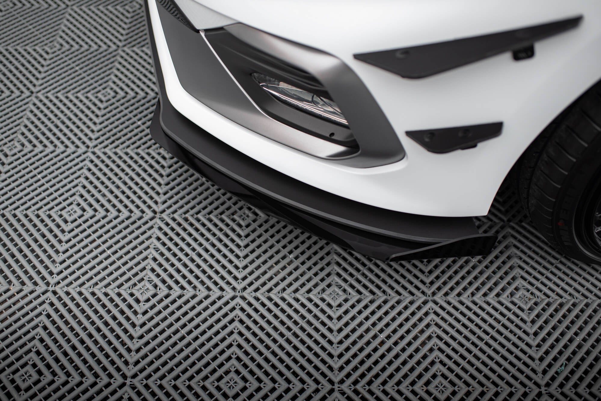 Maxton Design Street Pro Front Splitter + Flaps para Ford Fiesta Mk8 ST / ST-Line - imagen 5