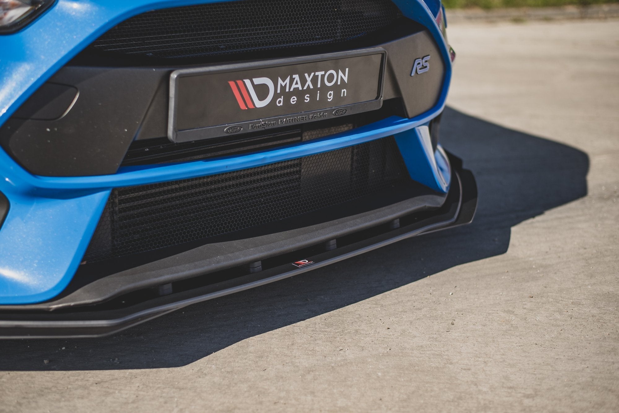 Maxton Design Street Pro Front Splitter + Flaps para Ford Focus RS Mk3 - imagen 2