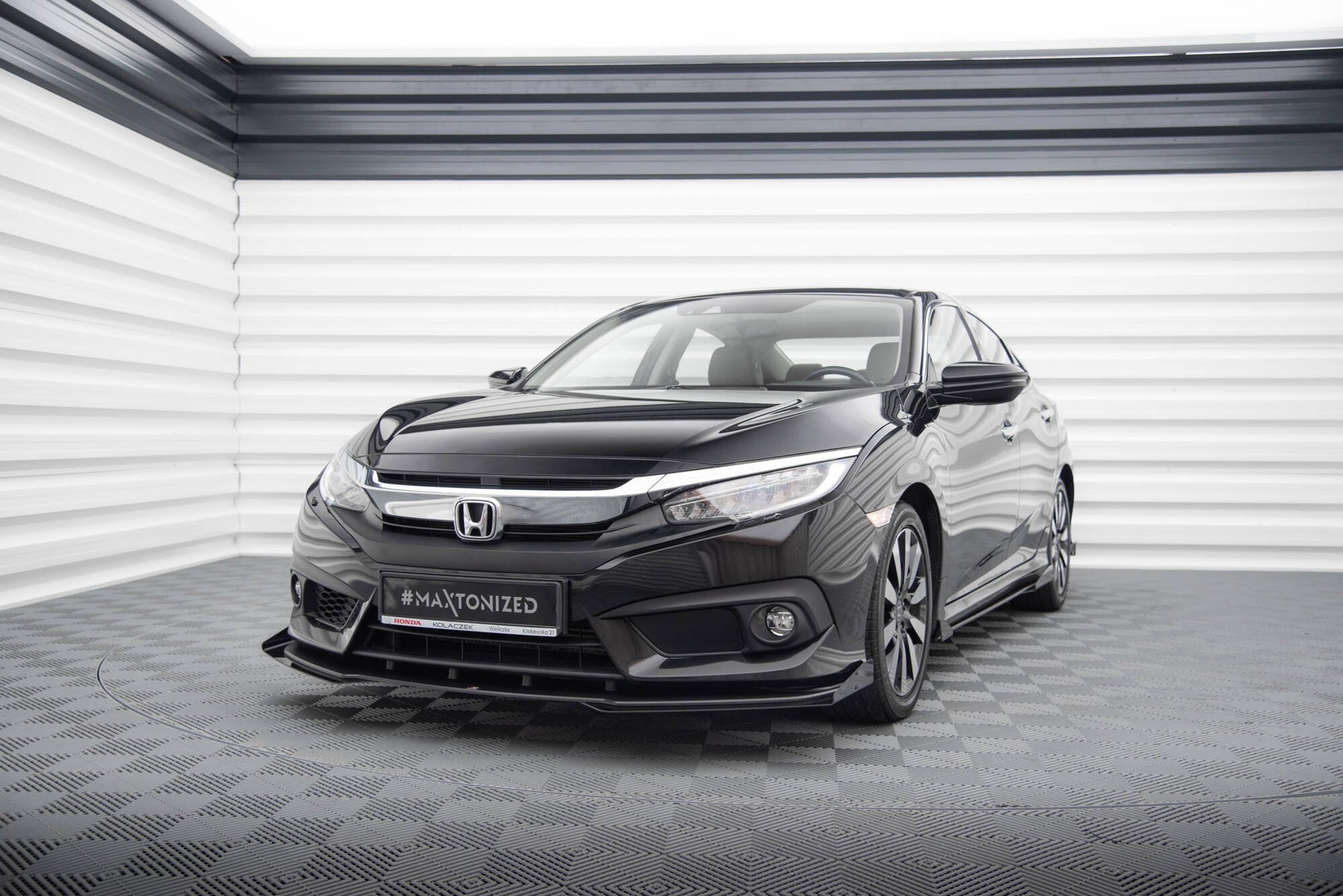 Maxton Design Street Pro Front Splitter + Flaps para Honda Civic Sedan Mk10 - imagen 1