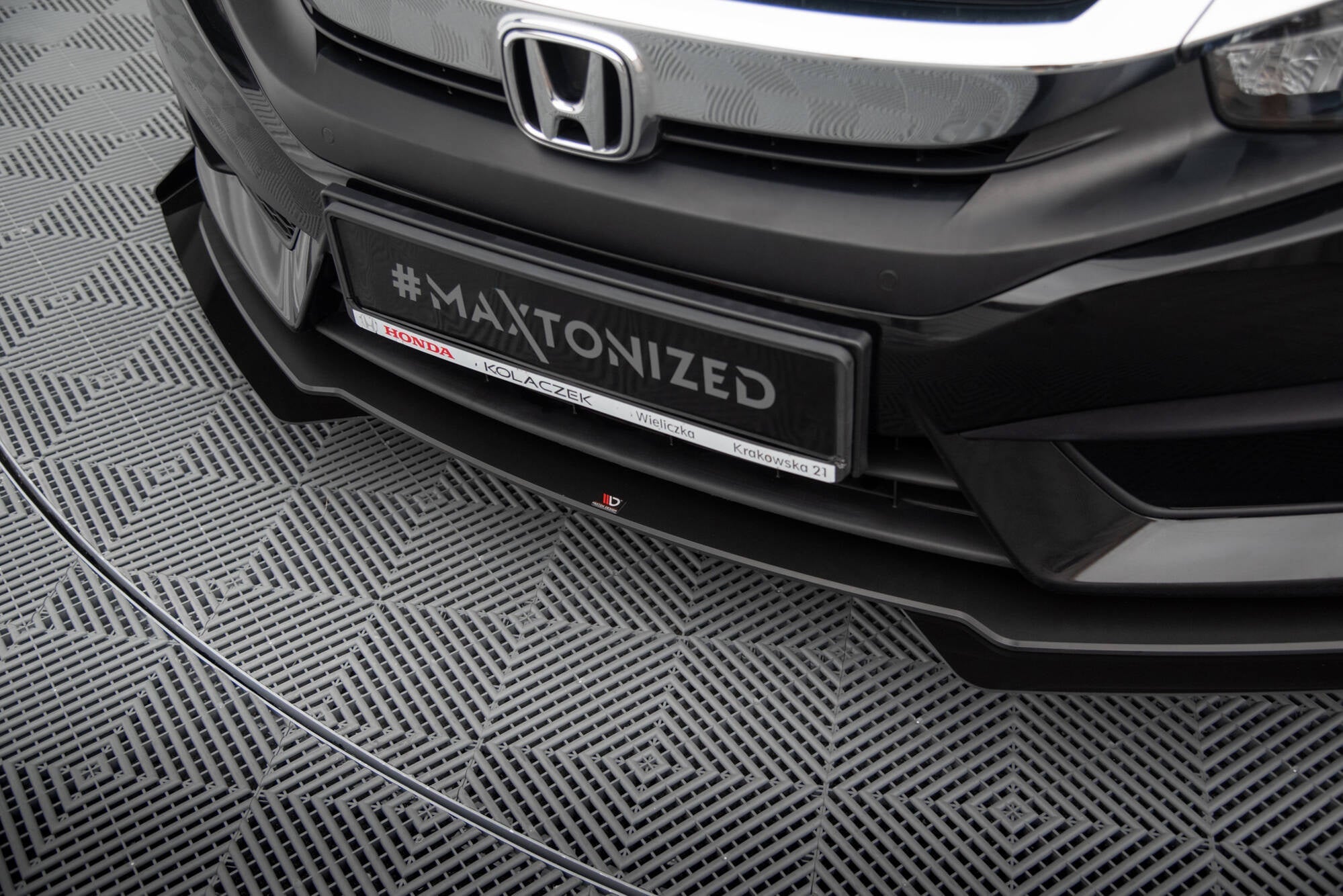 Maxton Design Street Pro Front Splitter + Flaps para Honda Civic Sedan Mk10 - imagen 3
