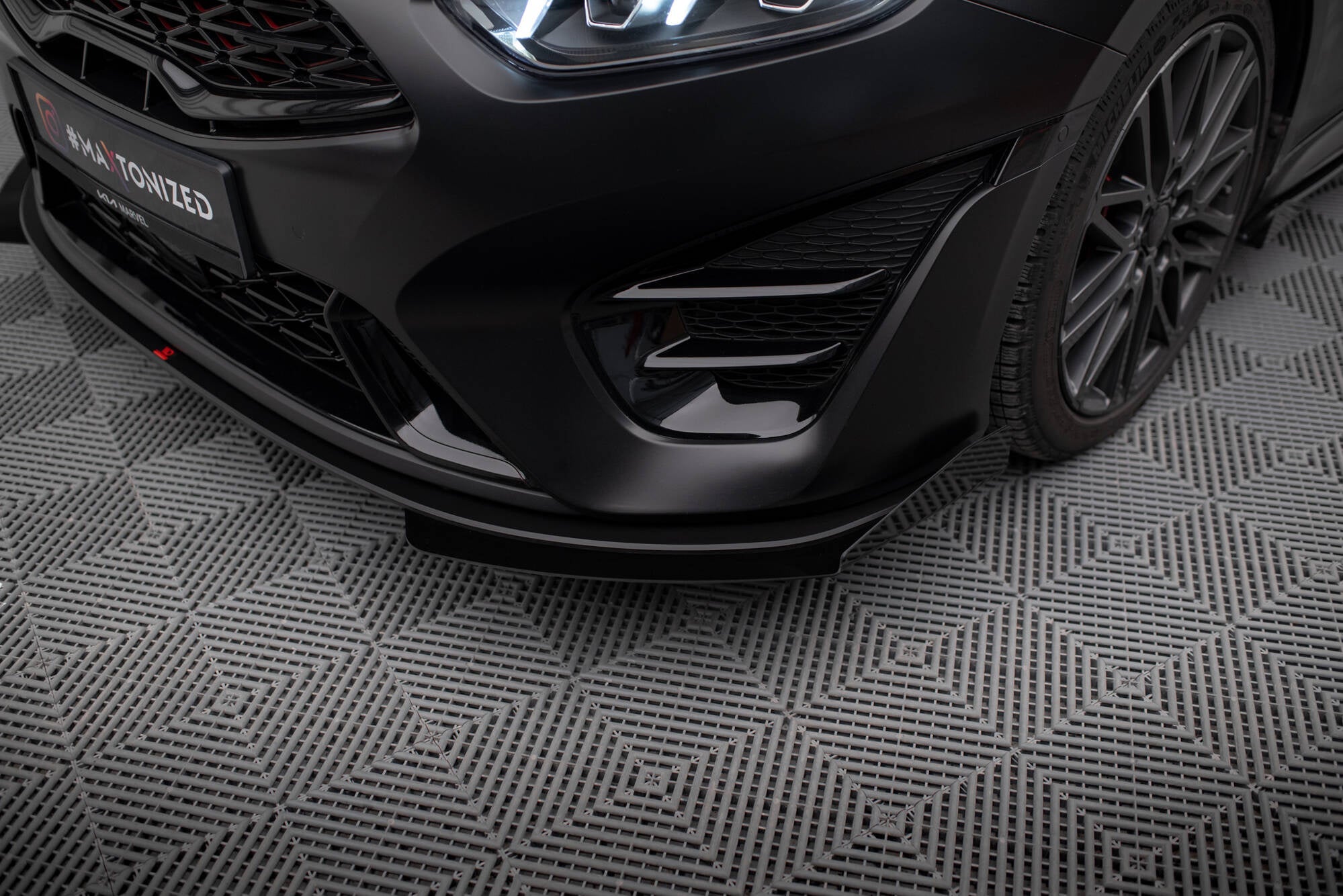 Maxton Design Street Pro Front Splitter + Flaps para Kia Proceed GT Mk3 Facelift / Ceed GT / GT - Line Mk1 Facelift - imagen 5