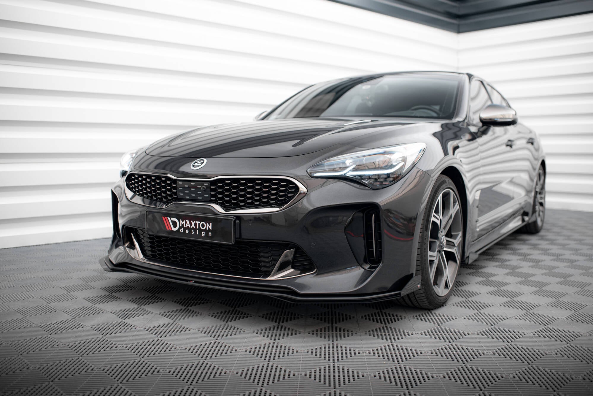 Maxton Design Street Pro Front Splitter + Flaps para Kia Stinger GT / GT-Line / Standard Mk1 - imagen 1