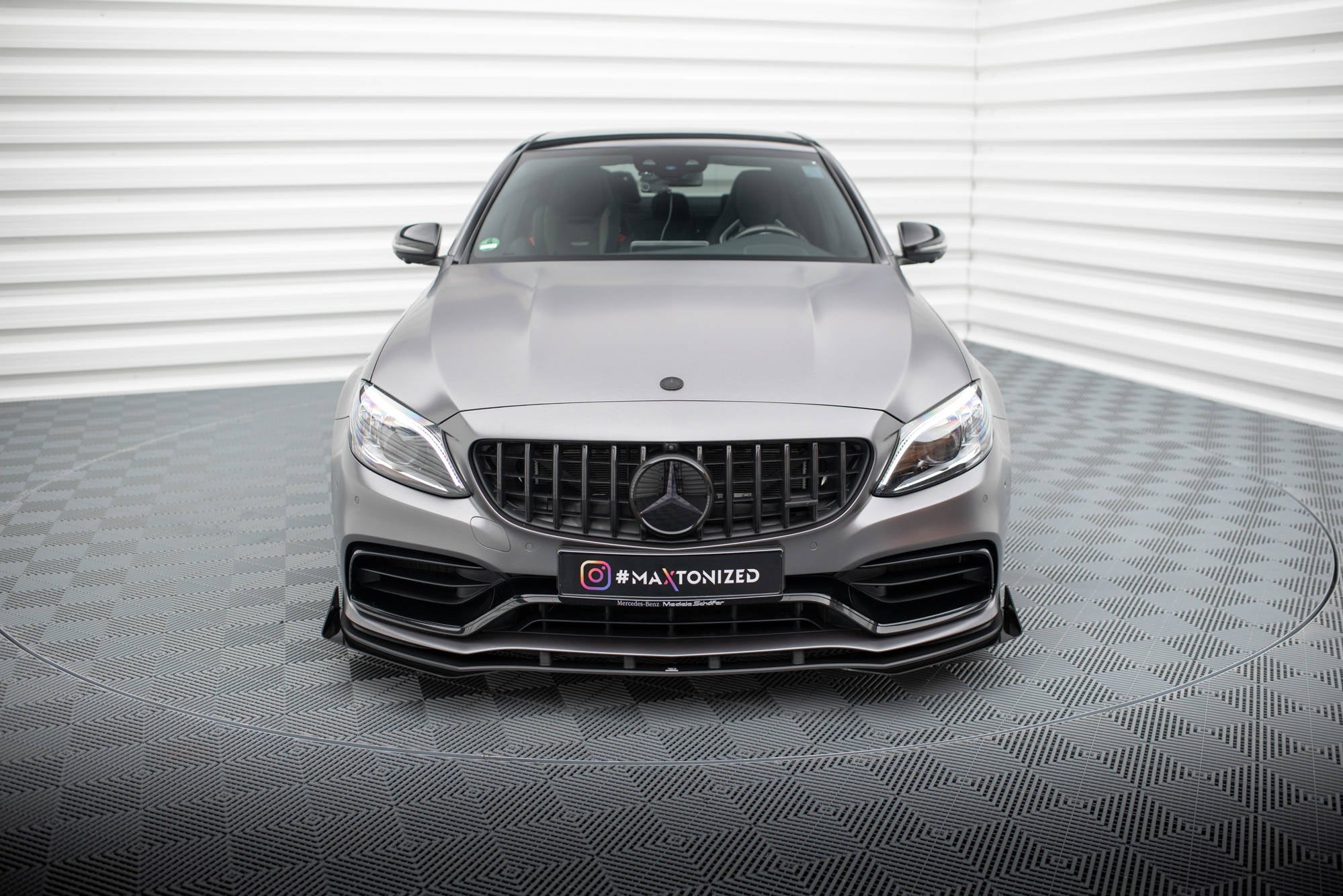 Maxton Design Street Pro Front Splitter + Flaps para Mercedes-AMG C63 Sedan / Estate W205 Facelift - imagen 2