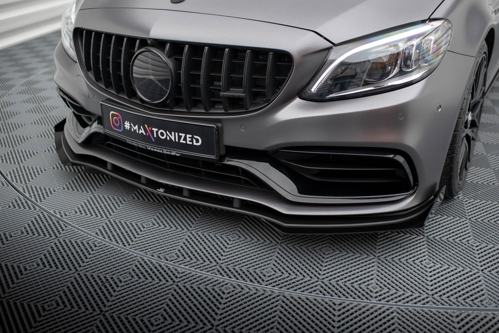Maxton Design Street Pro Front Splitter + Flaps para Mercedes-AMG C63 Sedan / Estate W205 Facelift - imagen 3