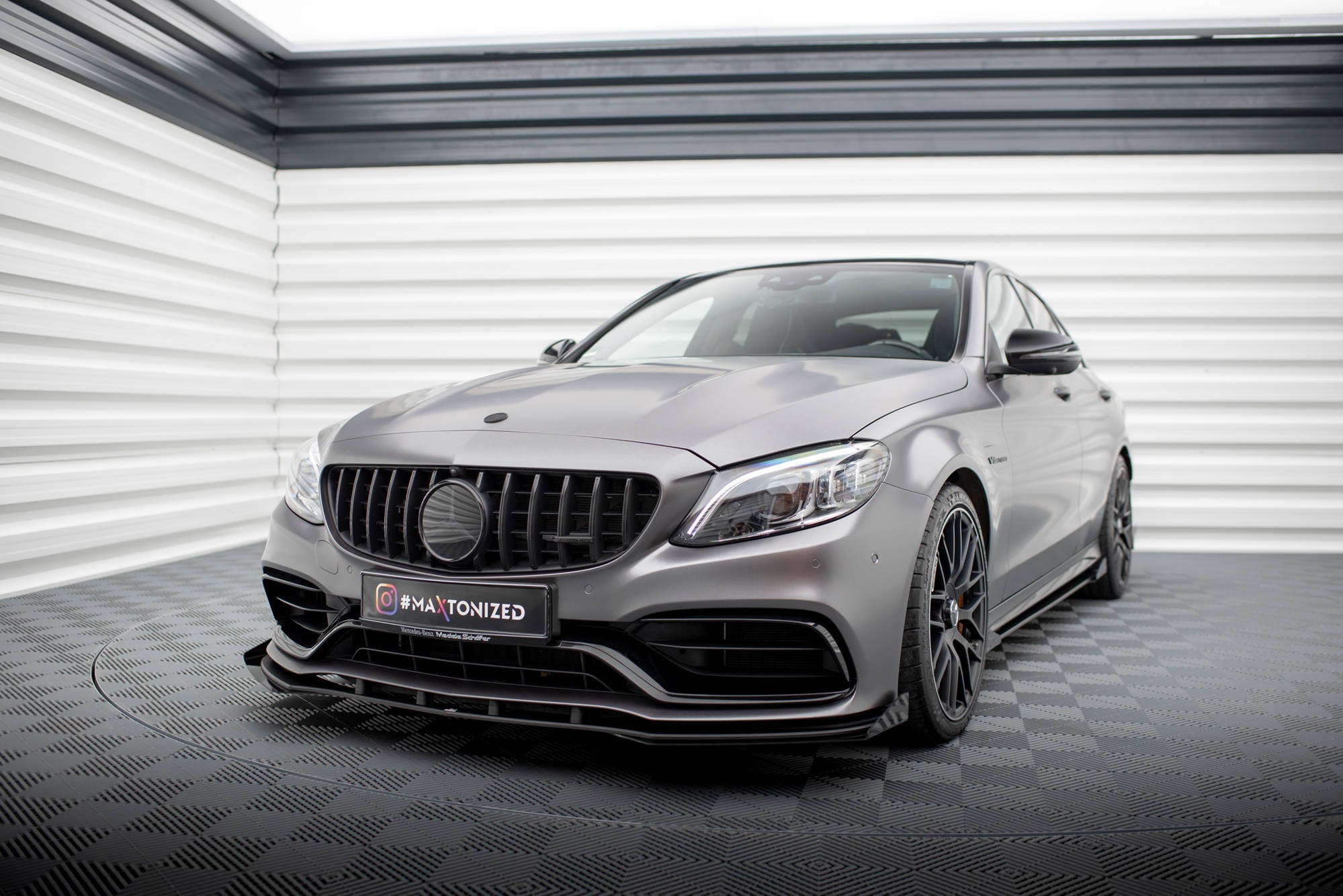 Maxton Design Street Pro Front Splitter + Flaps para Mercedes-AMG C63 Sedan / Estate W205 Facelift - imagen 1