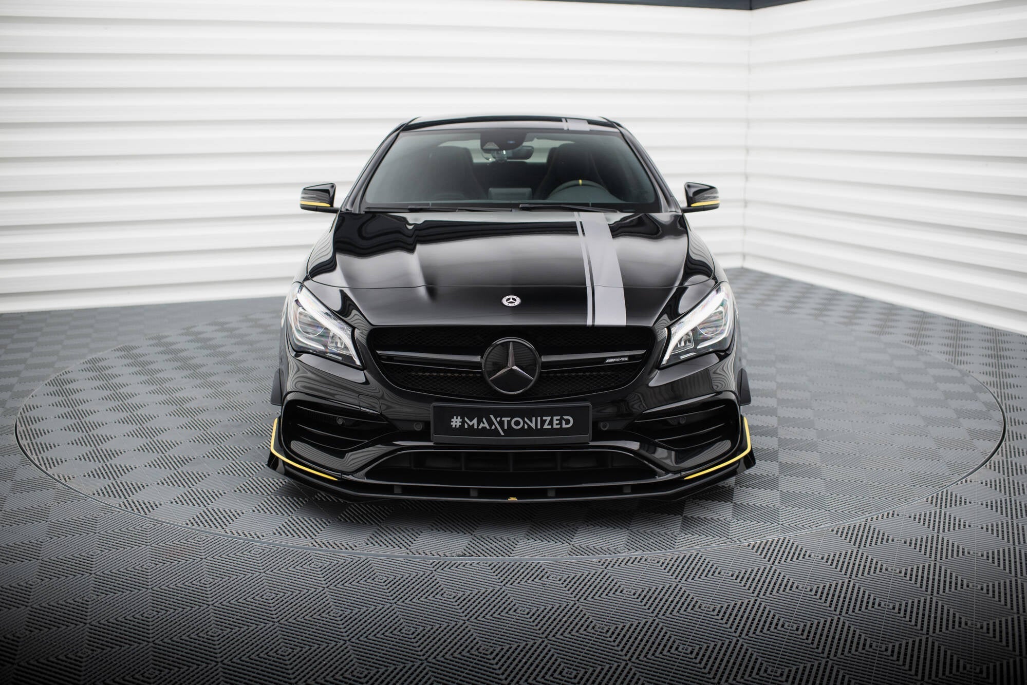 Maxton Design Street Pro Front Splitter + Flaps para Mercedes-AMG CLA 45 Aero C117 Facelift - imagen 2