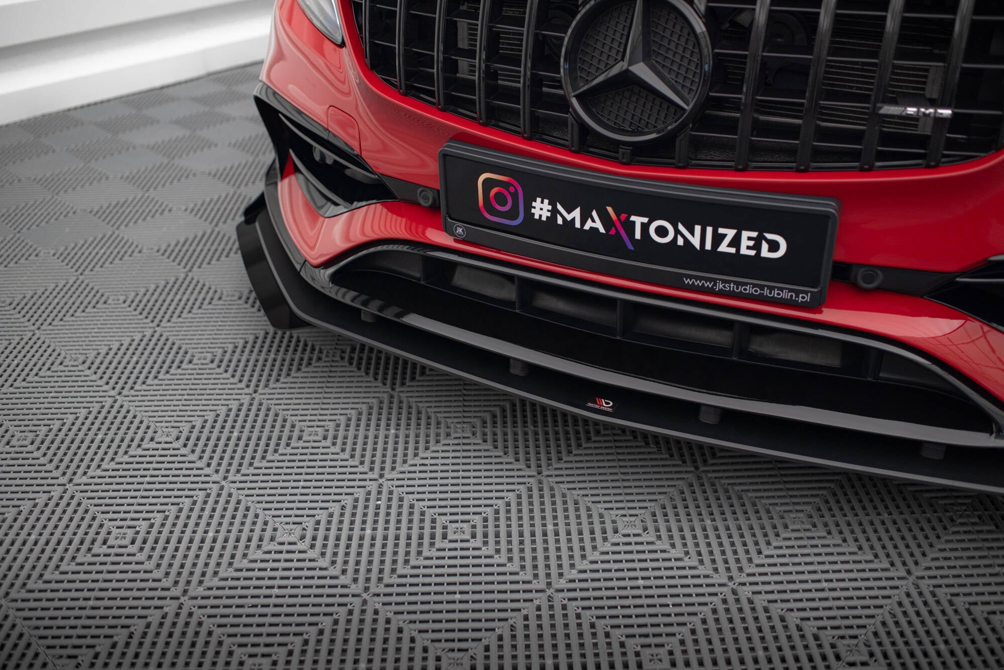 Maxton Design Street Pro Front Splitter + Flaps para Mercedes-Benz A 45 AMG Aero W176 Facelift - imagen 3