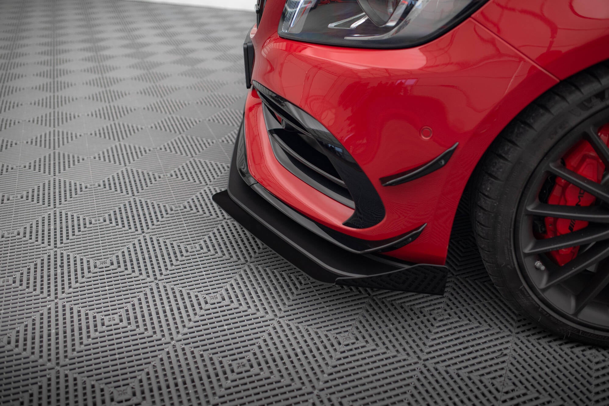 Maxton Design Street Pro Front Splitter + Flaps para Mercedes-Benz A 45 AMG Aero W176 Facelift - imagen 6