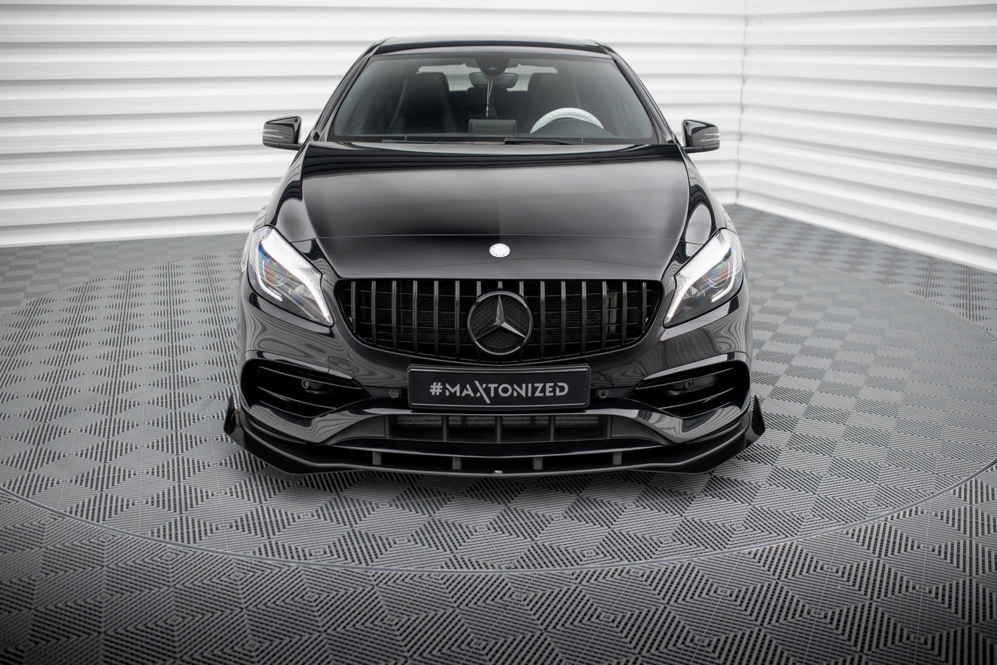 Maxton Design Street Pro Front Splitter + Flaps para Mercedes-Benz A AMG-Line W176 Facelift - imagen 2