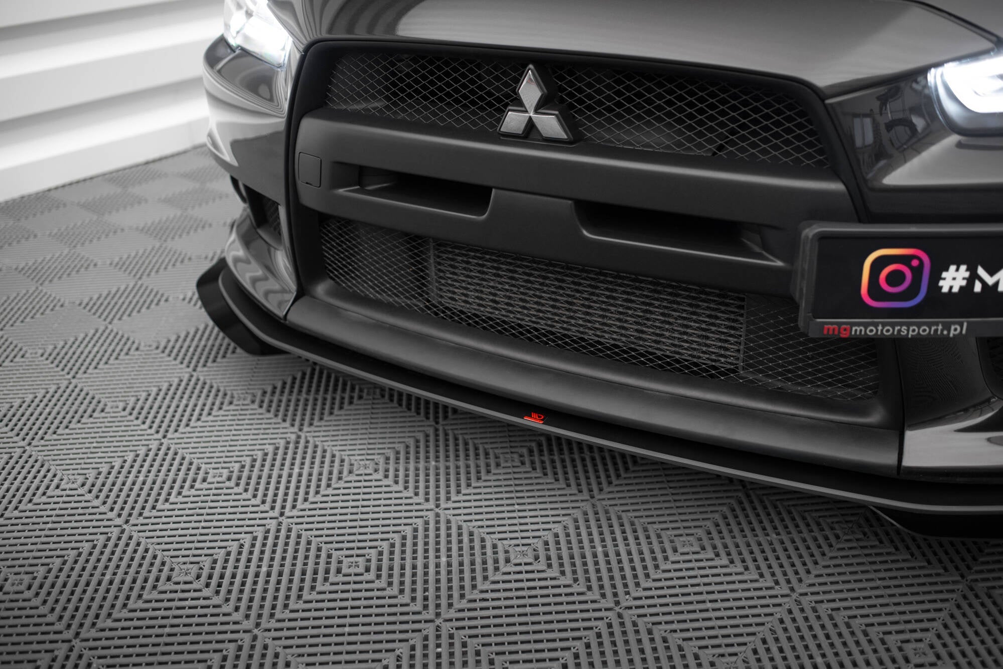 Maxton Design Street Pro Front Splitter + Flaps para Mitsubishi Lancer EVO X - imagen 2