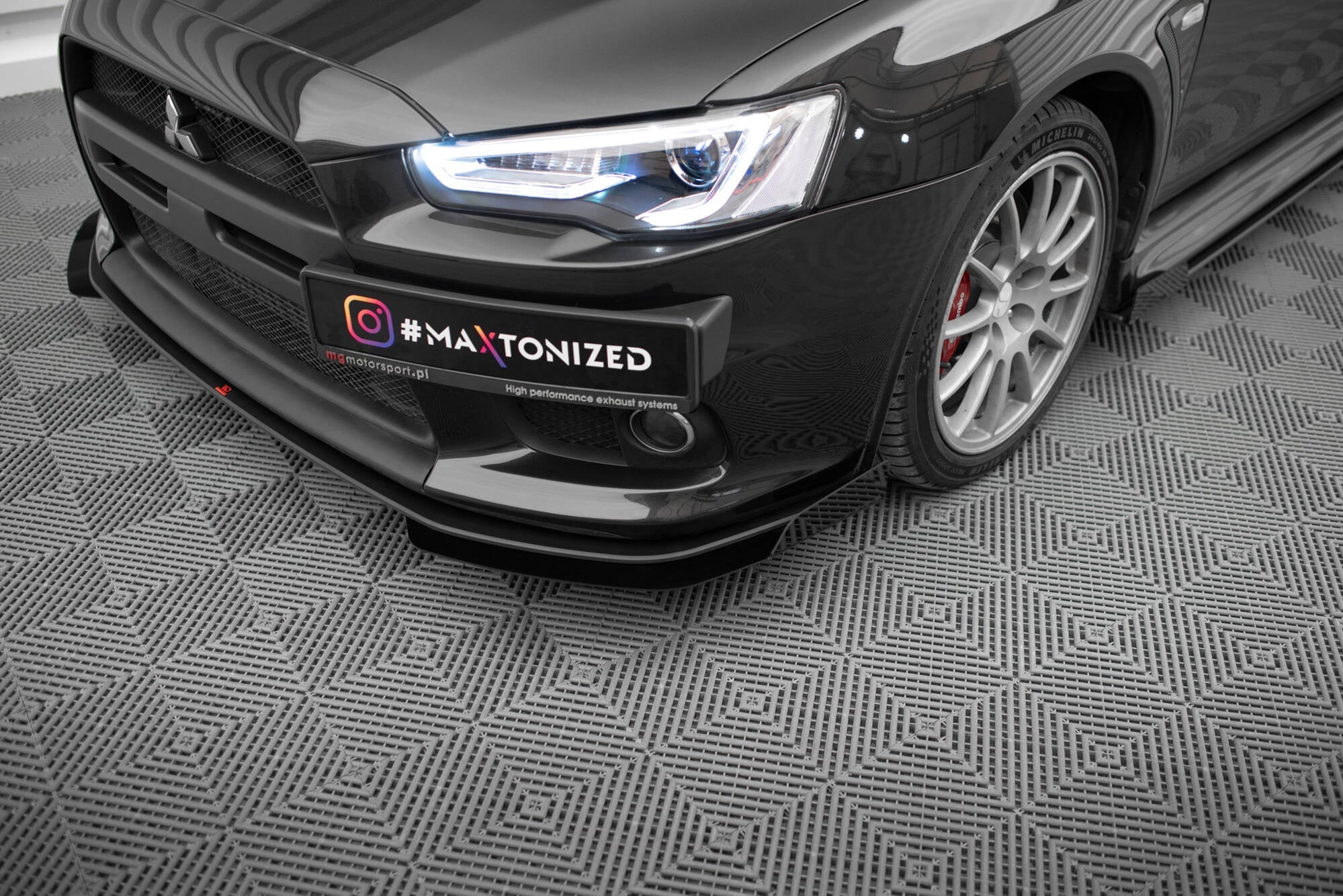 Maxton Design Street Pro Front Splitter + Flaps para Mitsubishi Lancer EVO X - imagen 3