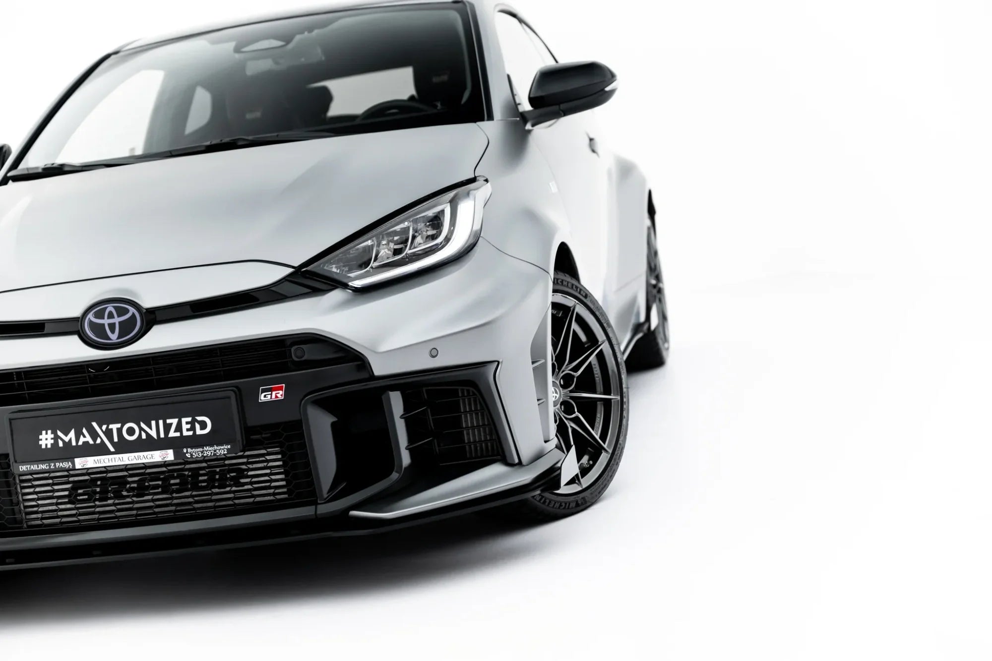 Maxton Design Street Pro Front Splitter + Flaps para Toyota GR Yaris Mk4 Facelift - imagen 5