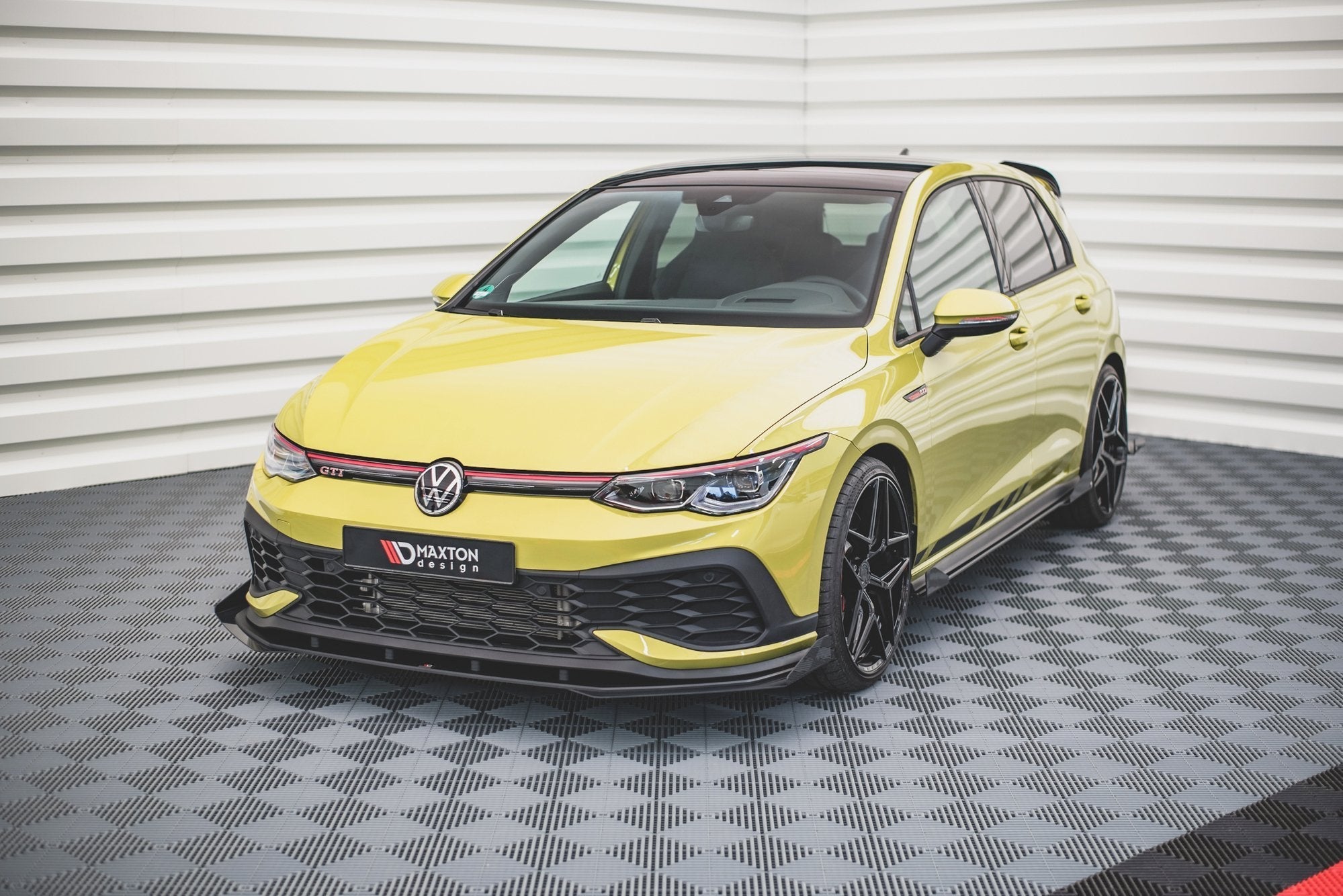 Maxton Design Street Pro Front Splitter + Flaps para Volkswagen Golf GTI Clubsport Mk8 - imagen 1